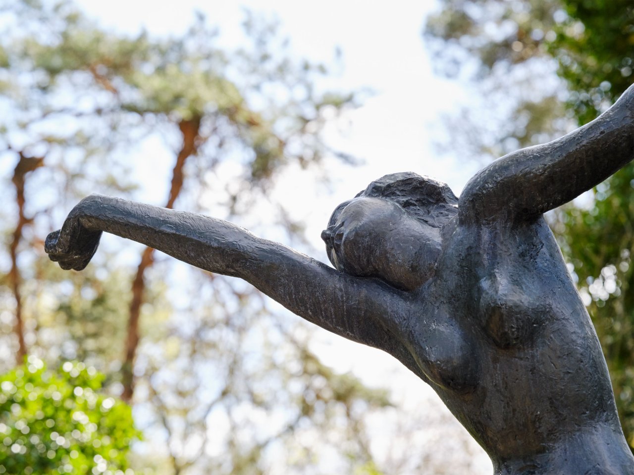 Auf diesem Bild ist das folgende Kunstwerk zu sehen: Georg Kolbe. „Tänzerinnen–Brunnen“. 1922.