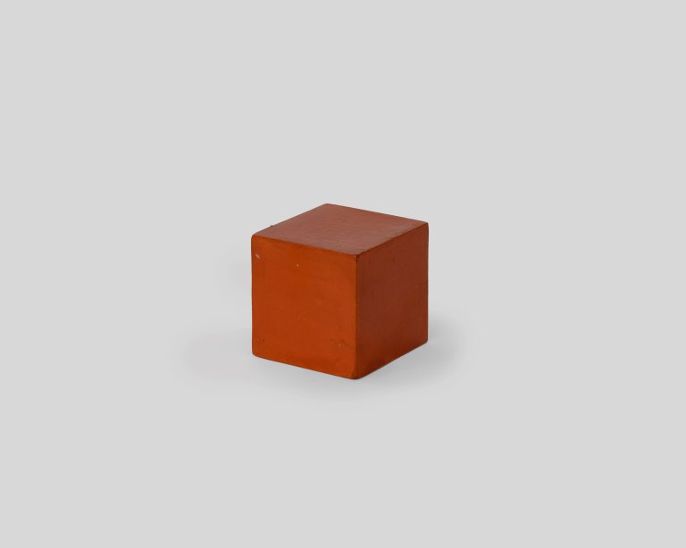 Auf diesem Bild ist das folgende Kunstwerk zu sehen: Hermann Glöckner. Roter Würfel.