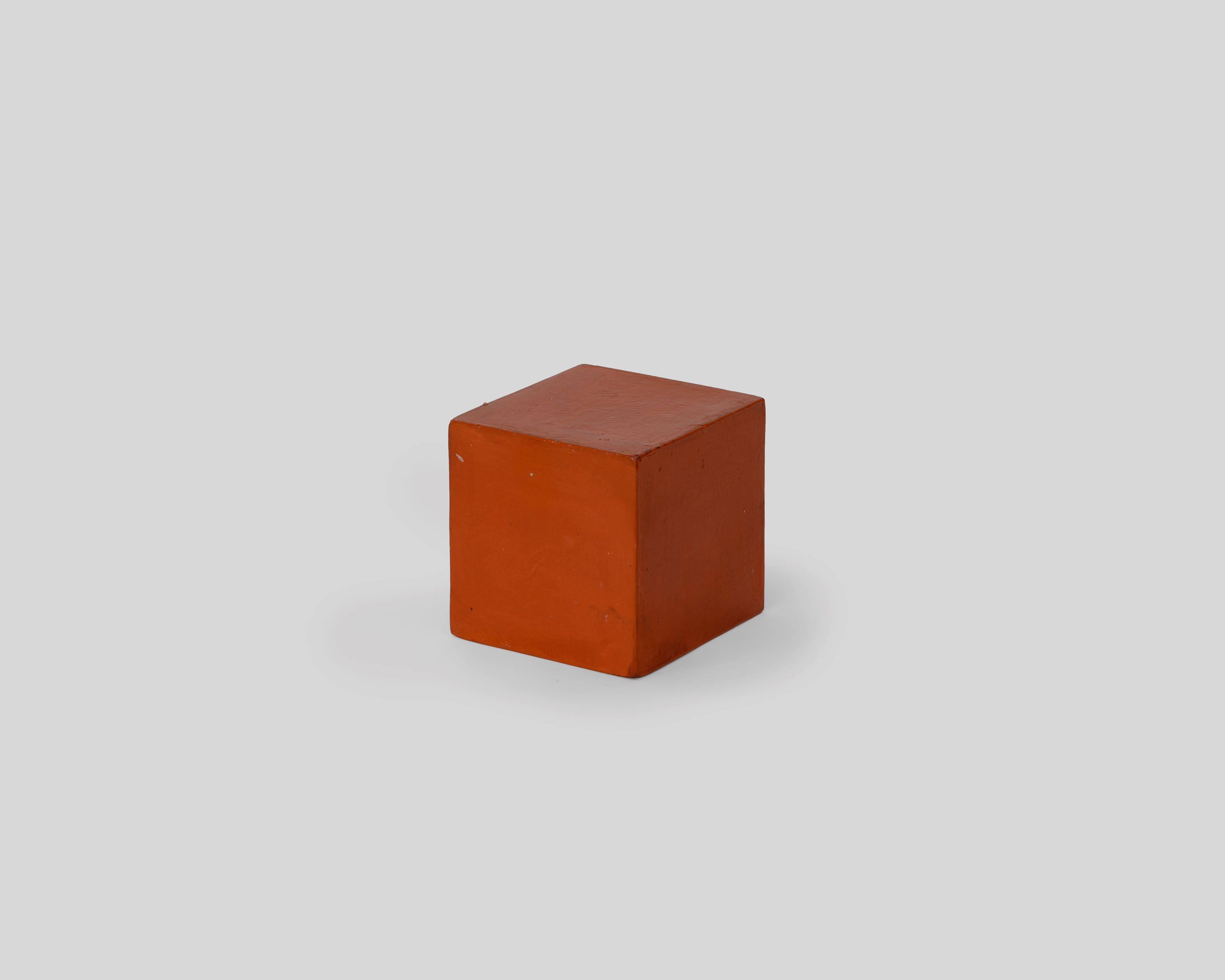Auf diesem Bild ist das folgende Kunstwerk zu sehen: Hermann Glöckner. Roter Würfel.