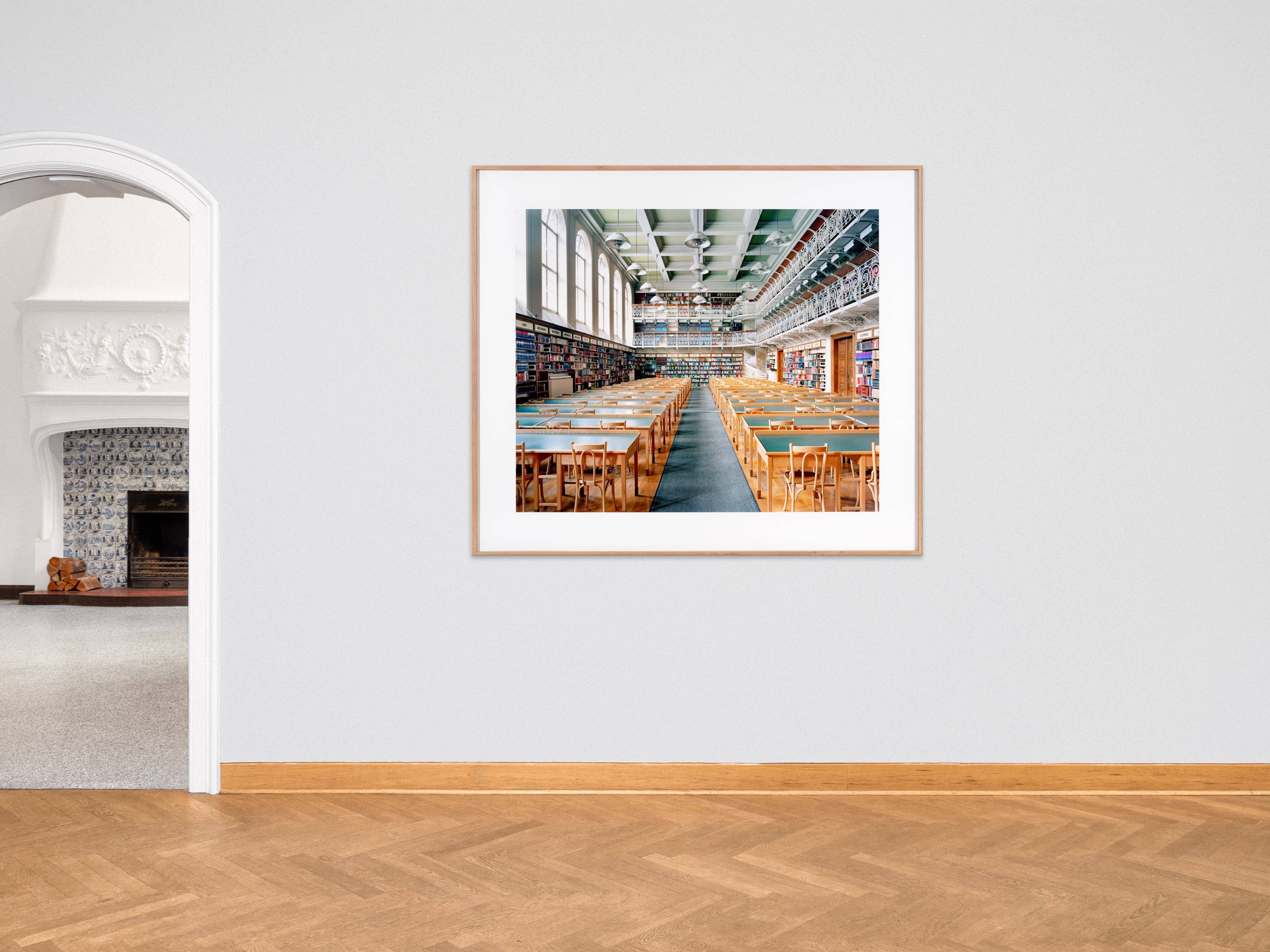 This picture shows the following artwork: Candida Höfer. ”Universitätsbibliothek Innsbruck I 2004”. 2004/2025.