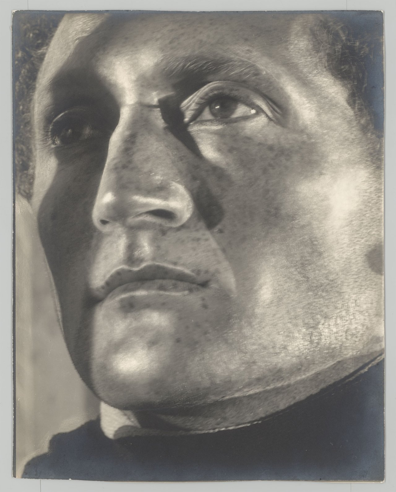 This picture shows the following artwork: Helmar Lerski (i.e. Schmuklerski, Israel). Metamorphosis through Light, Tel-Aviv. 1935–1936.