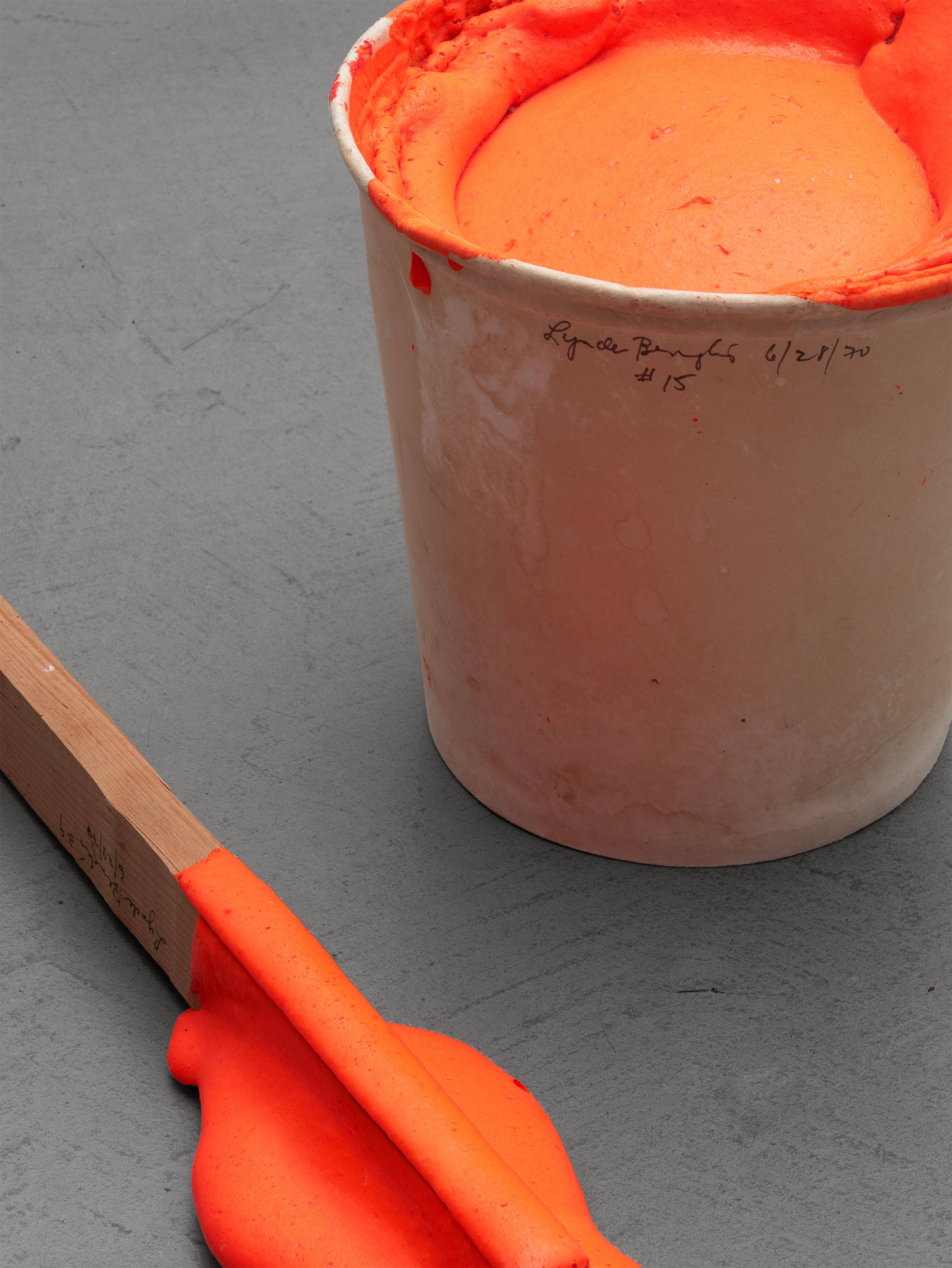 This picture shows the following artwork: Lynda Benglis. ”Very Classy”. 1970.