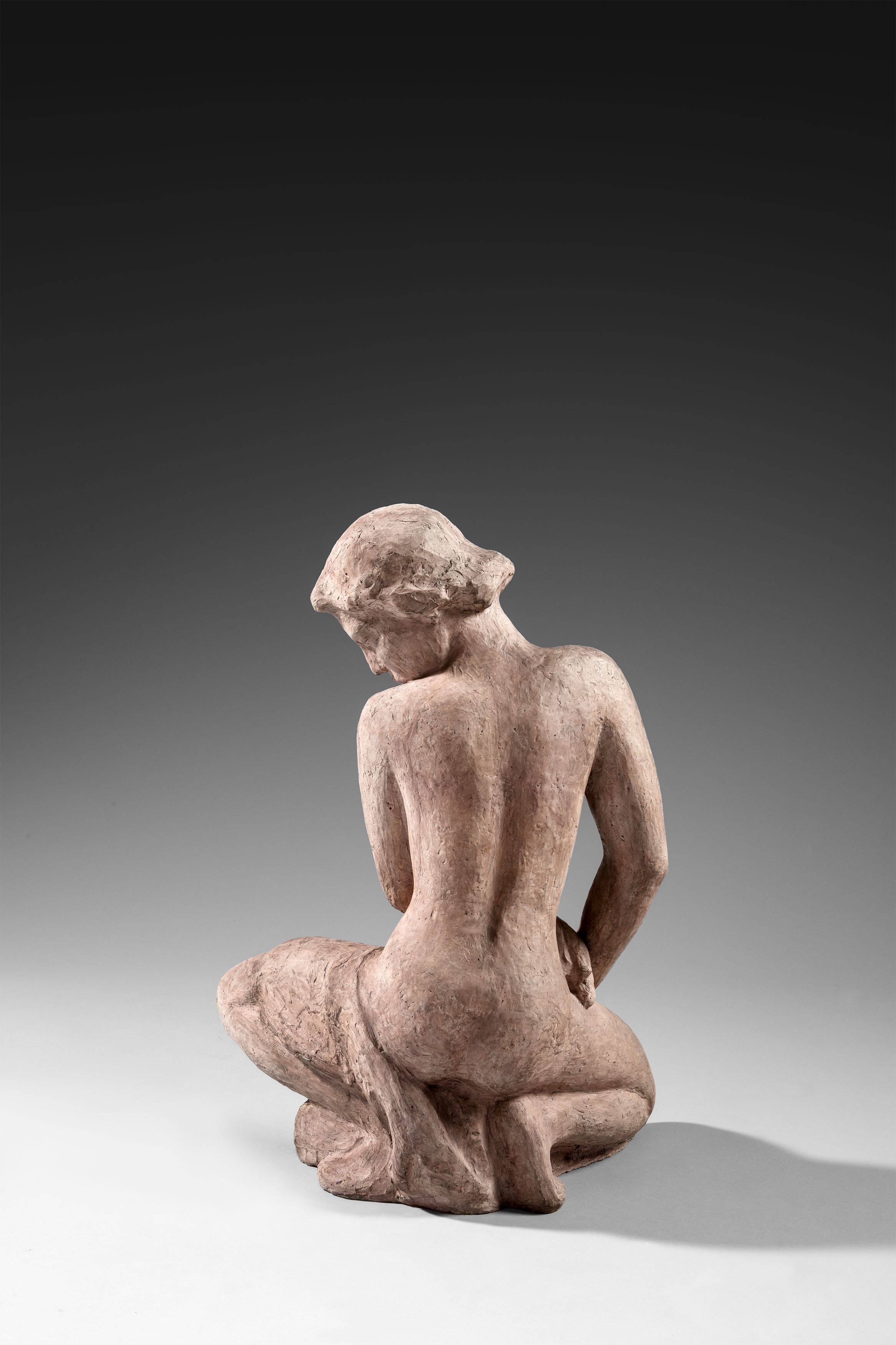 Auf diesem Bild ist das folgende Kunstwerk zu sehen: Georg Kolbe. „Kniende mit Gewand“. 1914.