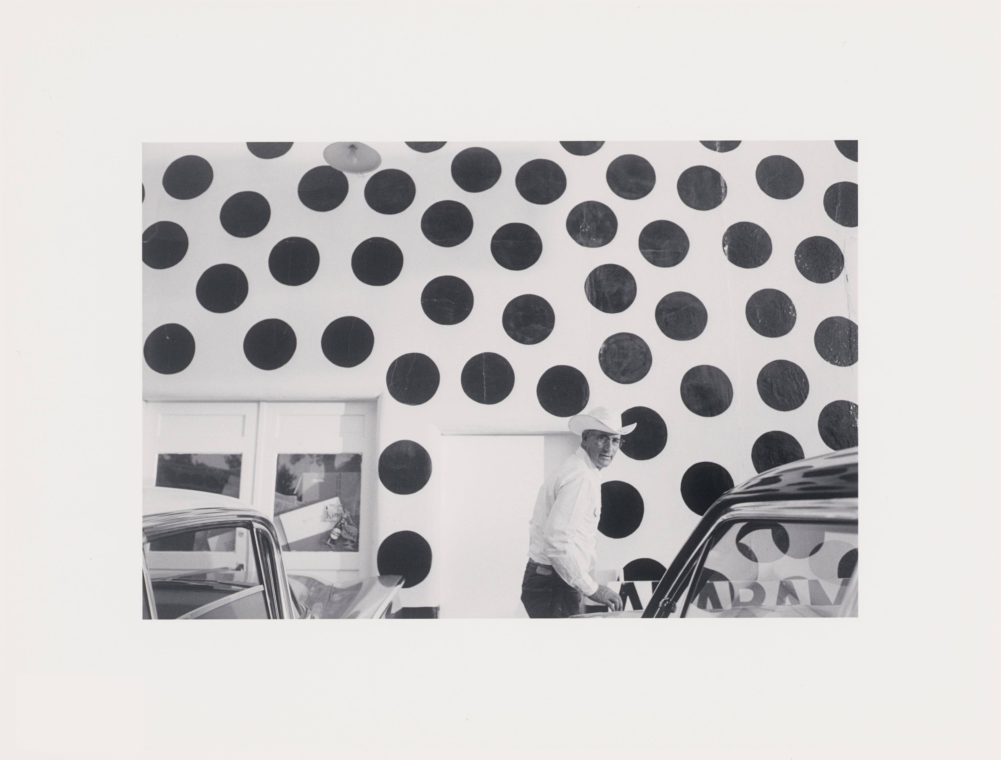 Auf diesem Bild ist das folgende Kunstwerk zu sehen: Joel Meyerowitz. Wyoming. 1964.