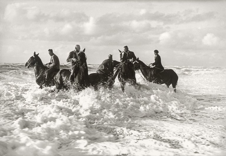 This picture shows the following artwork: Bleicke Bleicken. Riders in the Surf, Kampen/Sylt. 1925.