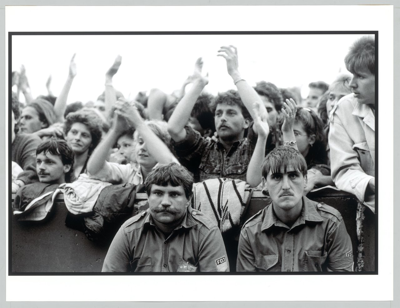 This picture shows the following artwork: Harald Hauswald. ”Konzert Bruce Springsteen”. Berlin, Weissensee. 1988.