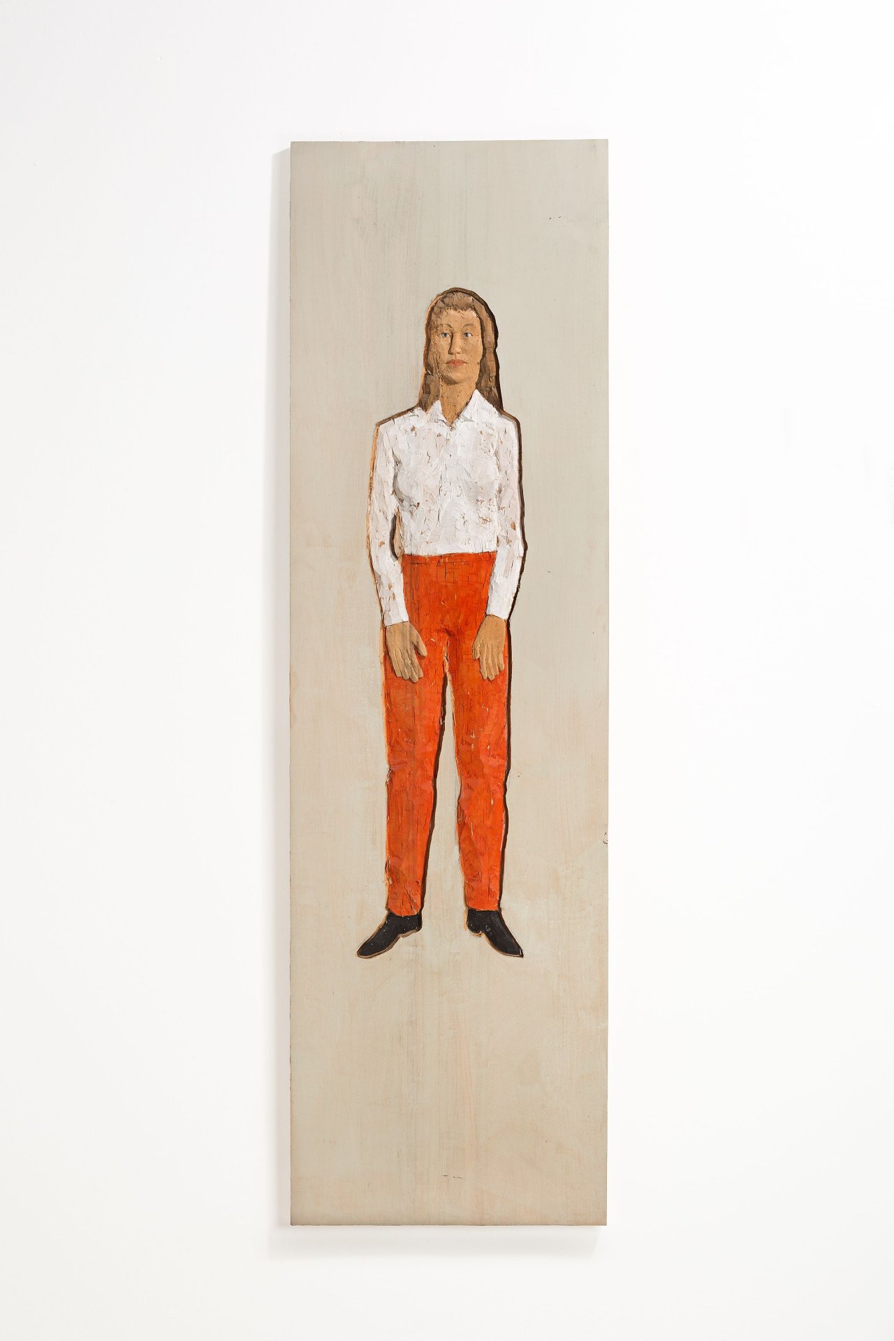 Auf diesem Bild ist das folgende Kunstwerk zu sehen: Stephan Balkenhol. Figurenrelief Frau. 1996.