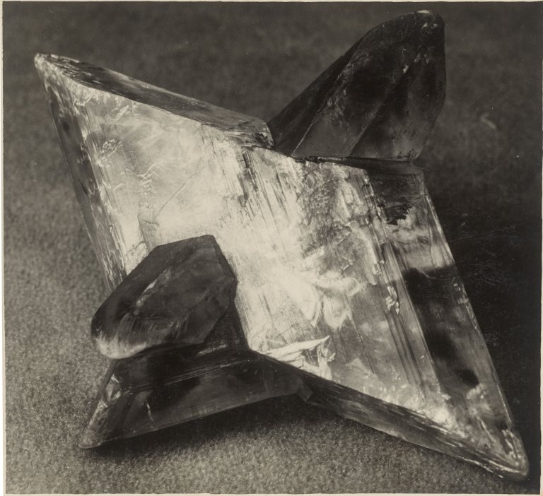 Auf diesem Bild ist das folgende Kunstwerk zu sehen: Albert Renger-Patzsch. Kristalle. 1923.