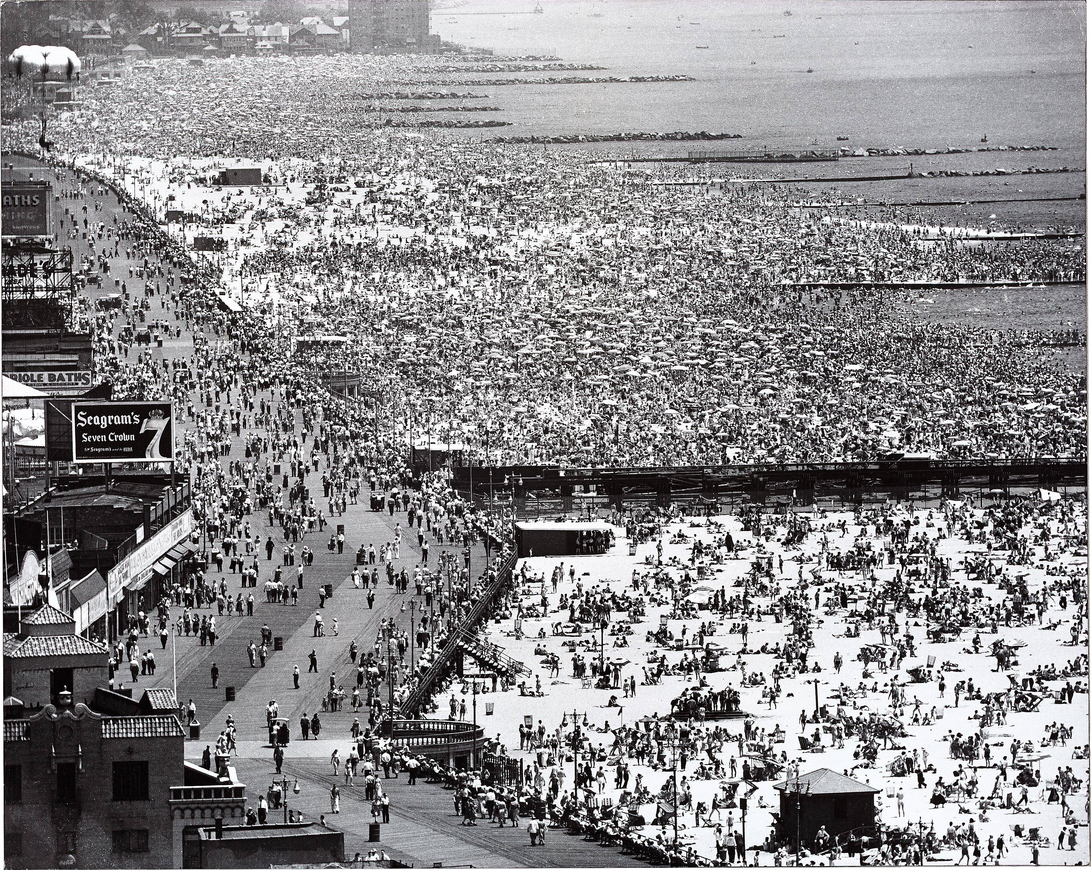 Auf diesem Bild ist das folgende Kunstwerk zu sehen: Andreas Feininger. Coney Island, New York. 1949.