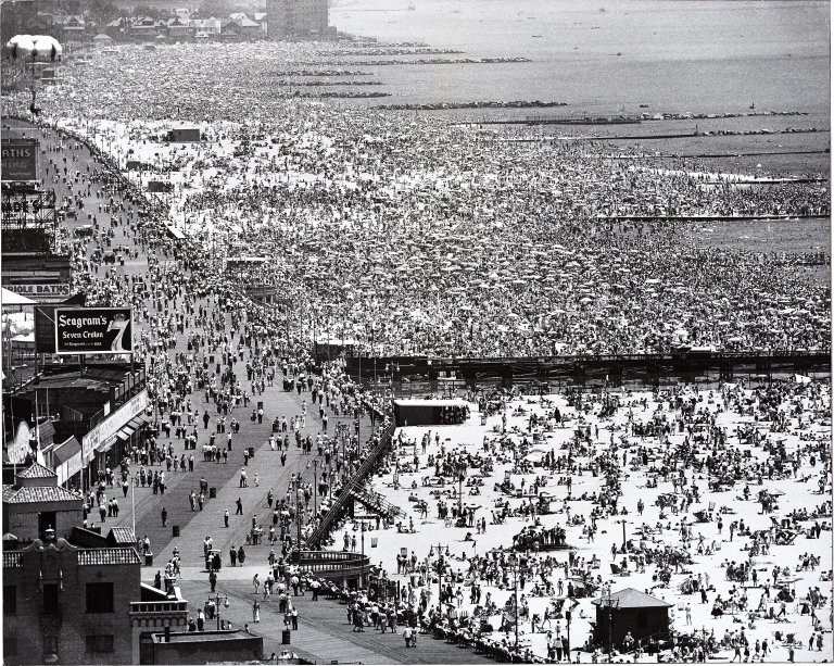 Auf diesem Bild ist das folgende Kunstwerk zu sehen: Andreas Feininger. Coney Island, New York. 1949.