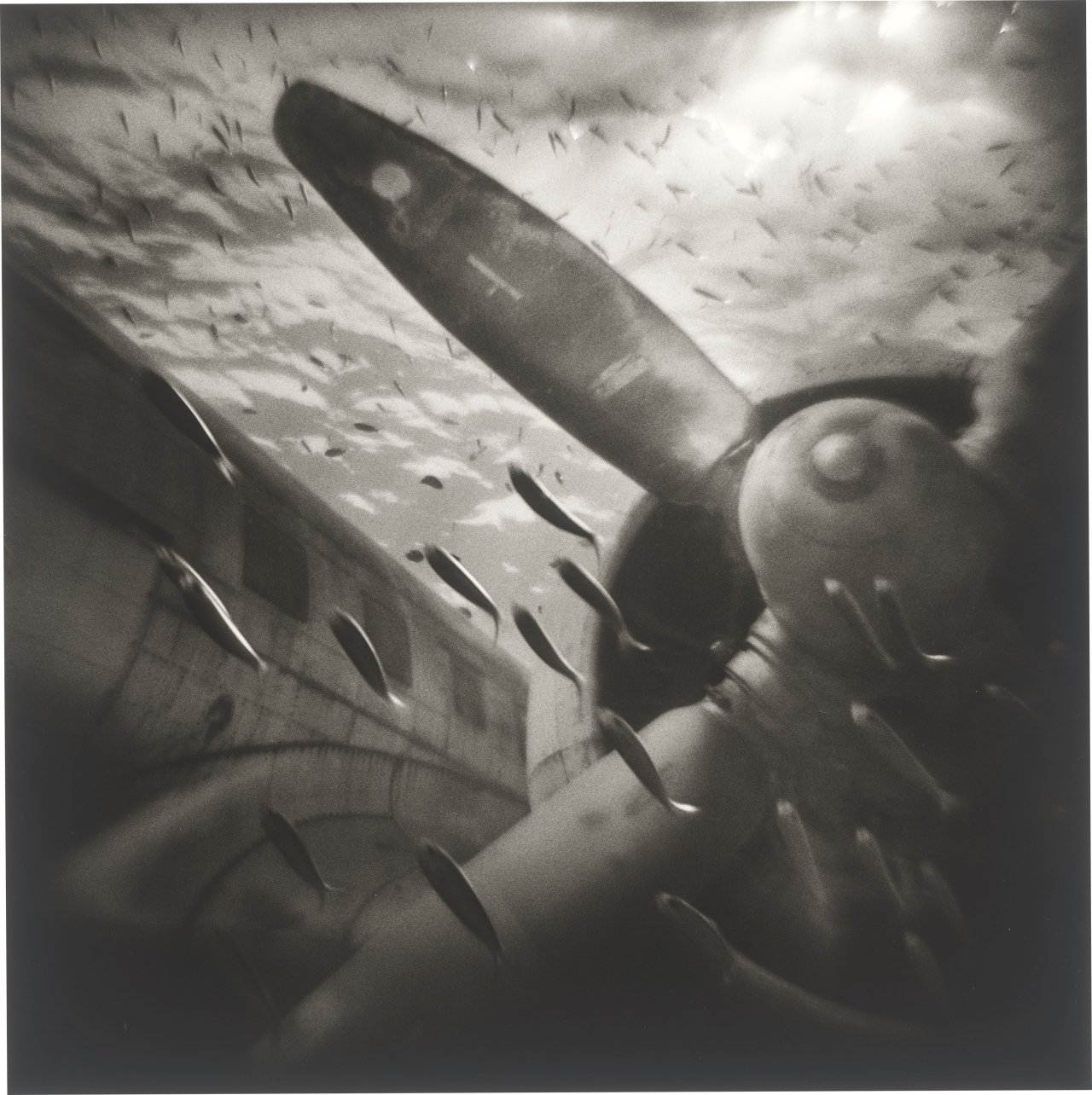 Auf diesem Bild ist das folgende Kunstwerk zu sehen: Gregor Törzs. Ciel Lourd # 8 / Ciel Lourd # 12. Je 2009.