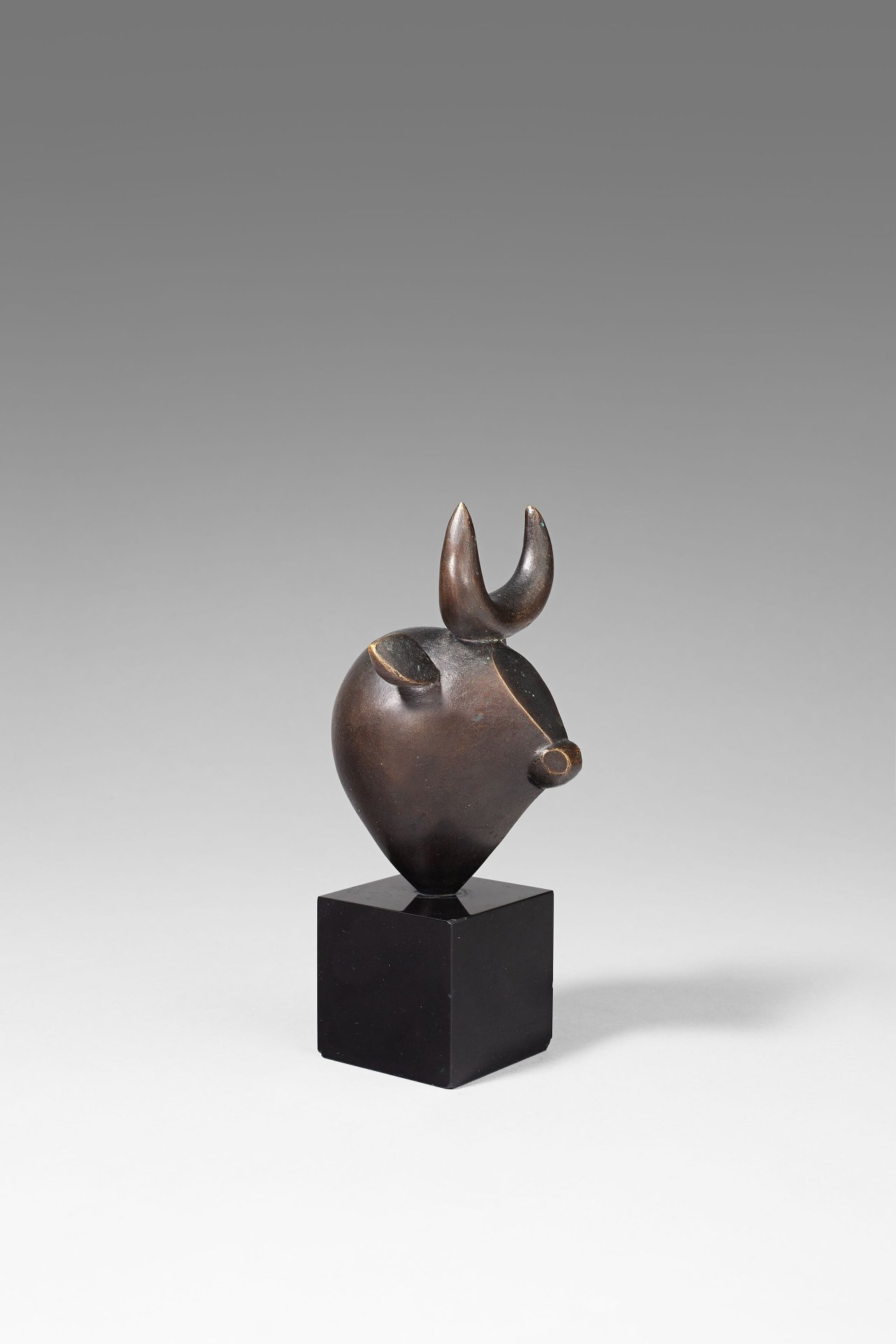 This picture shows the following artwork: Baltasar Lobo. ”Tête de taureau (Cabeza de toro)”. 1967/68.