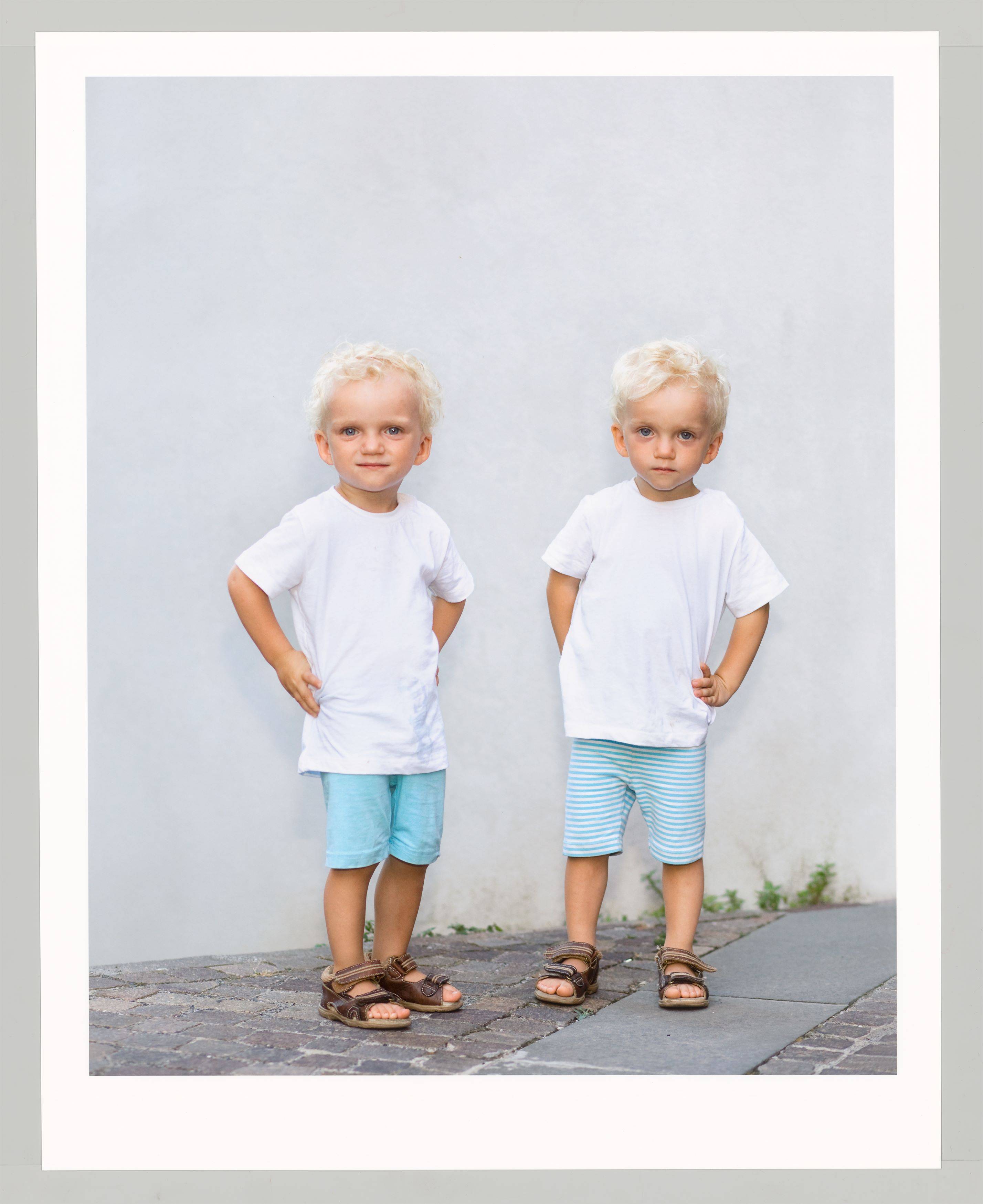 Auf diesem Bild ist das folgende Kunstwerk zu sehen: Albrecht Tübke. Deutschland, aus der Serie „Twins“, 2000–2015. 2014.