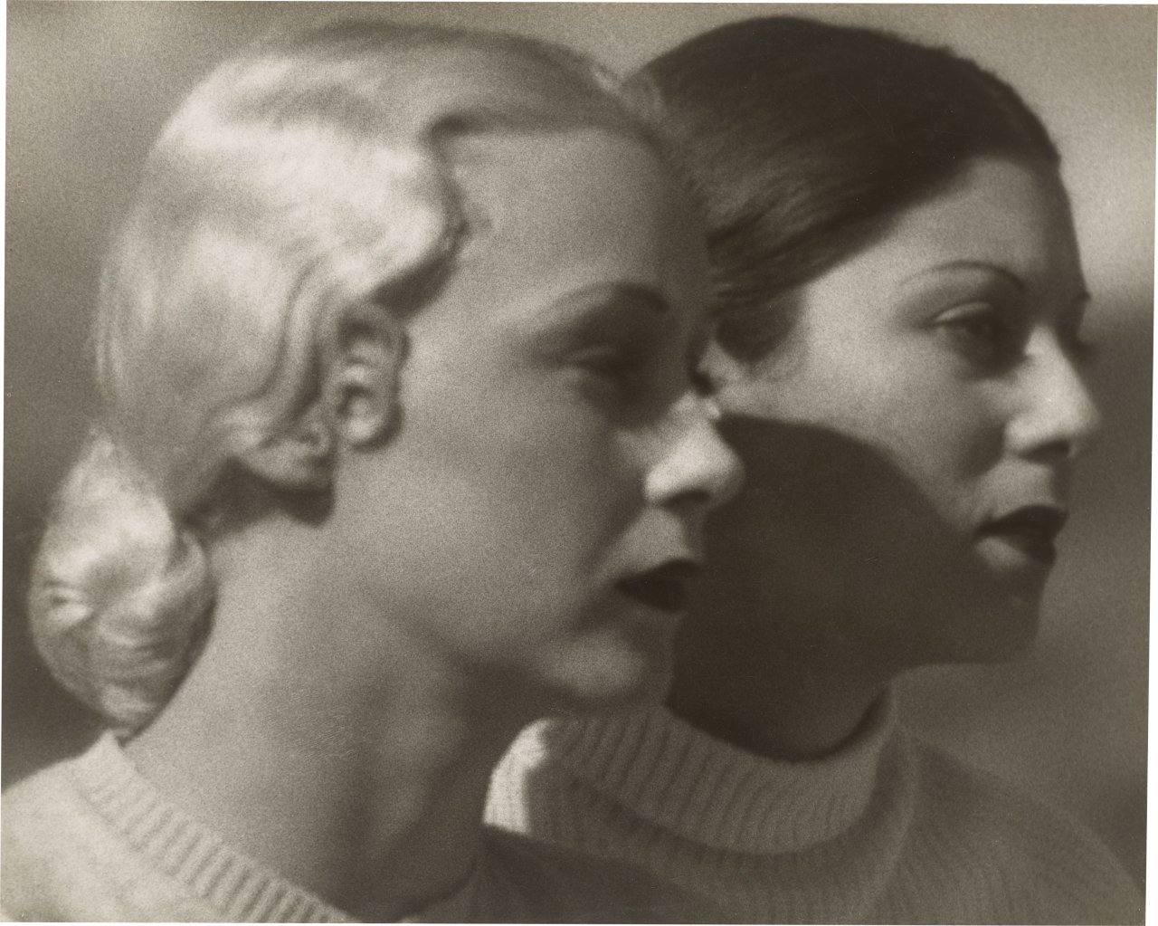 Auf diesem Bild ist das folgende Kunstwerk zu sehen: Martin Munkácsi (d.i. Márton Memelstein). Hollywood Models. 1935–1940.