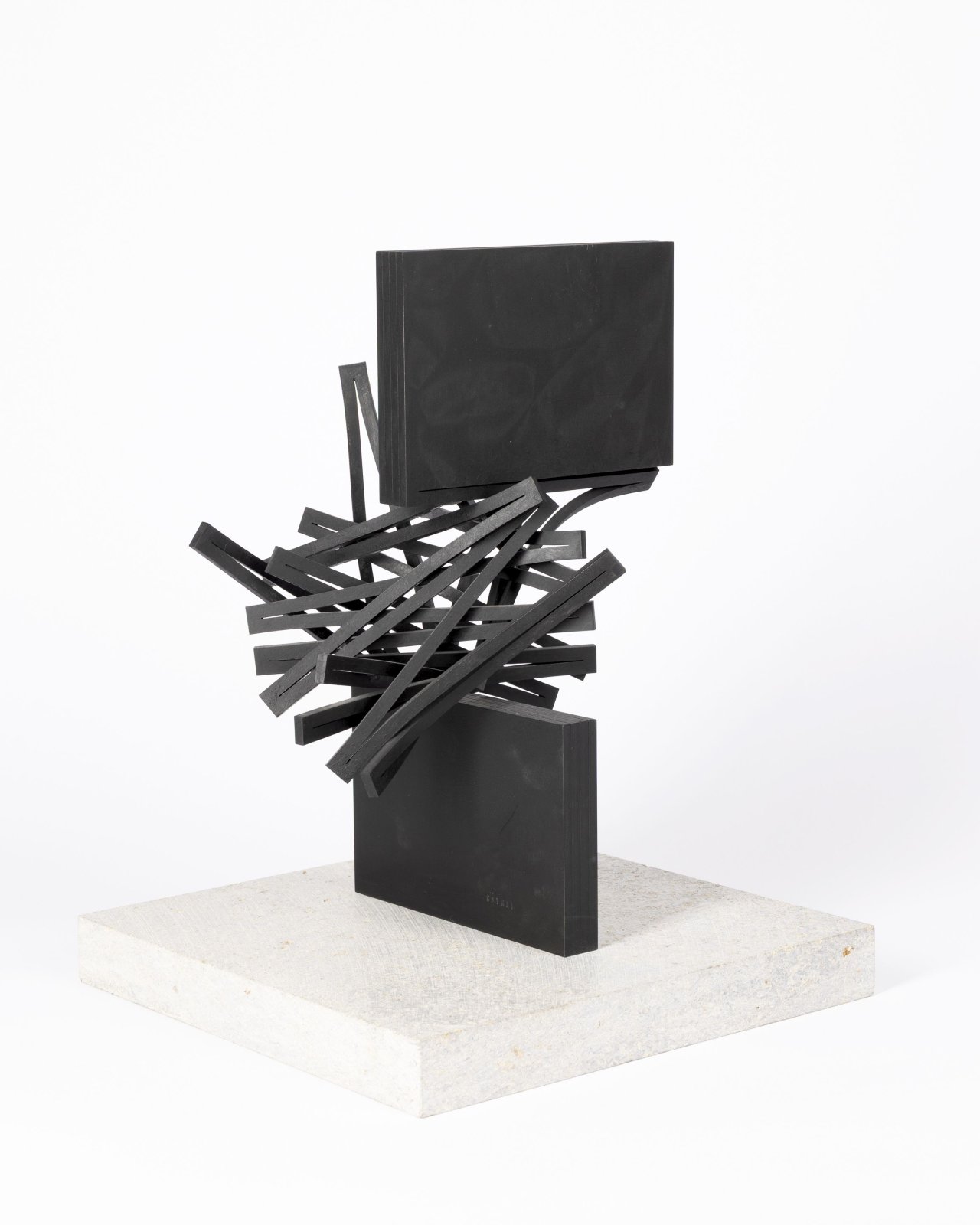 Auf diesem Bild ist das folgende Kunstwerk zu sehen: Thomas Röthel. „Drehung“. 2015.