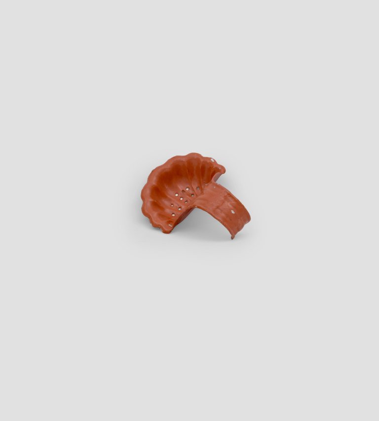 Auf diesem Bild ist das folgende Kunstwerk zu sehen: Hermann Glöckner. Seifenhalter, rot. 1969.