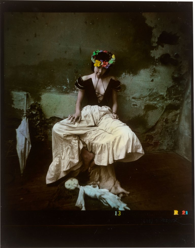 Auf diesem Bild ist das folgende Kunstwerk zu sehen: Jan Saudek. „Shy Girl“. 1981.