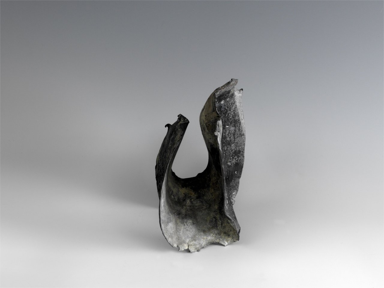 Auf diesem Bild ist das folgende Kunstwerk zu sehen: Hermann Glöckner. Aufbiegung. 1971.