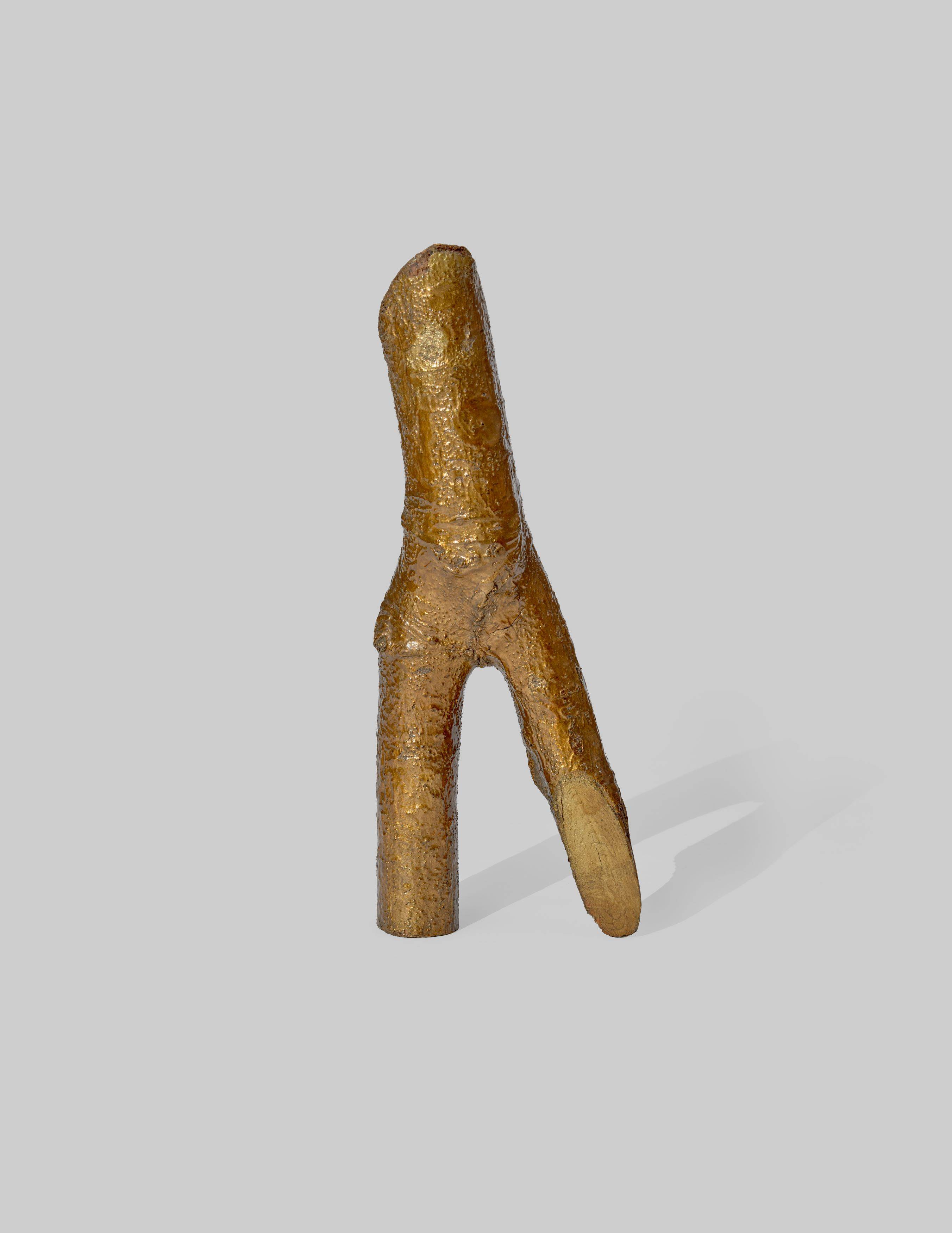 Auf diesem Bild ist das folgende Kunstwerk zu sehen: Hermann Glöckner. Astgabel, bronciert. 1958.