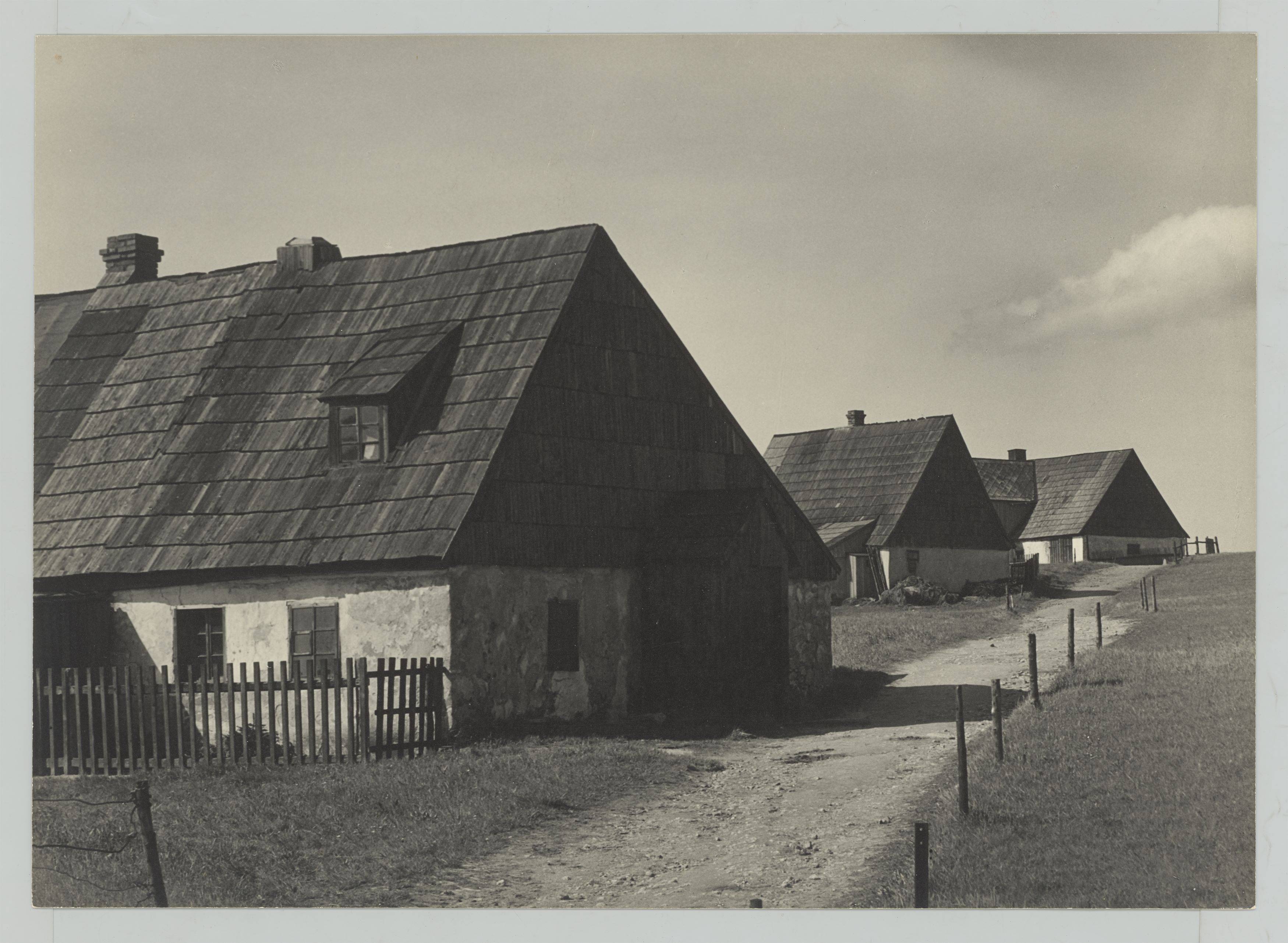 This picture shows the following artwork: Albert Renger-Patzsch. ”Erzgebirg.[e] Häuser b/ Zinnwald”. Circa 1936.