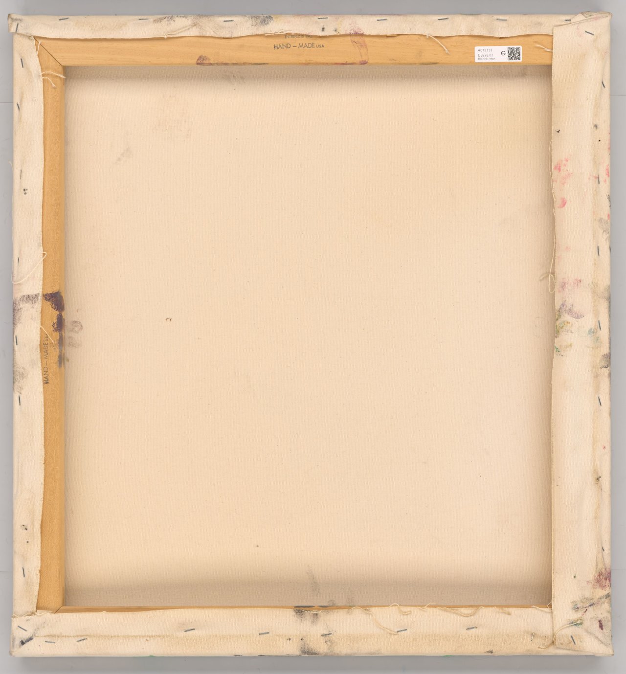Auf diesem Bild ist das folgende Kunstwerk zu sehen: Anton Henning. „Modernes Stilleben mit modernen Früchten“. 1994.