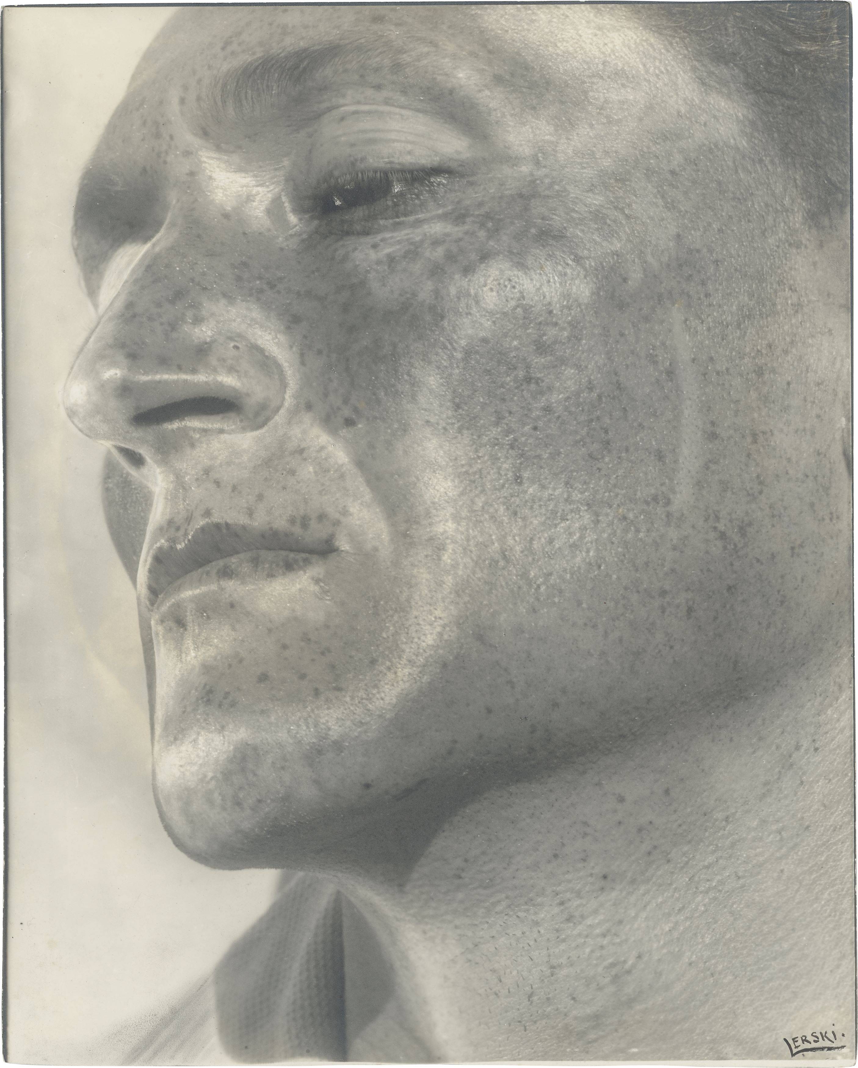 This picture shows the following artwork: Helmar Lerski (i.e. Schmuklerski, Israel). Metamorphosis through Light, Tel-Aviv. 1935–1936.