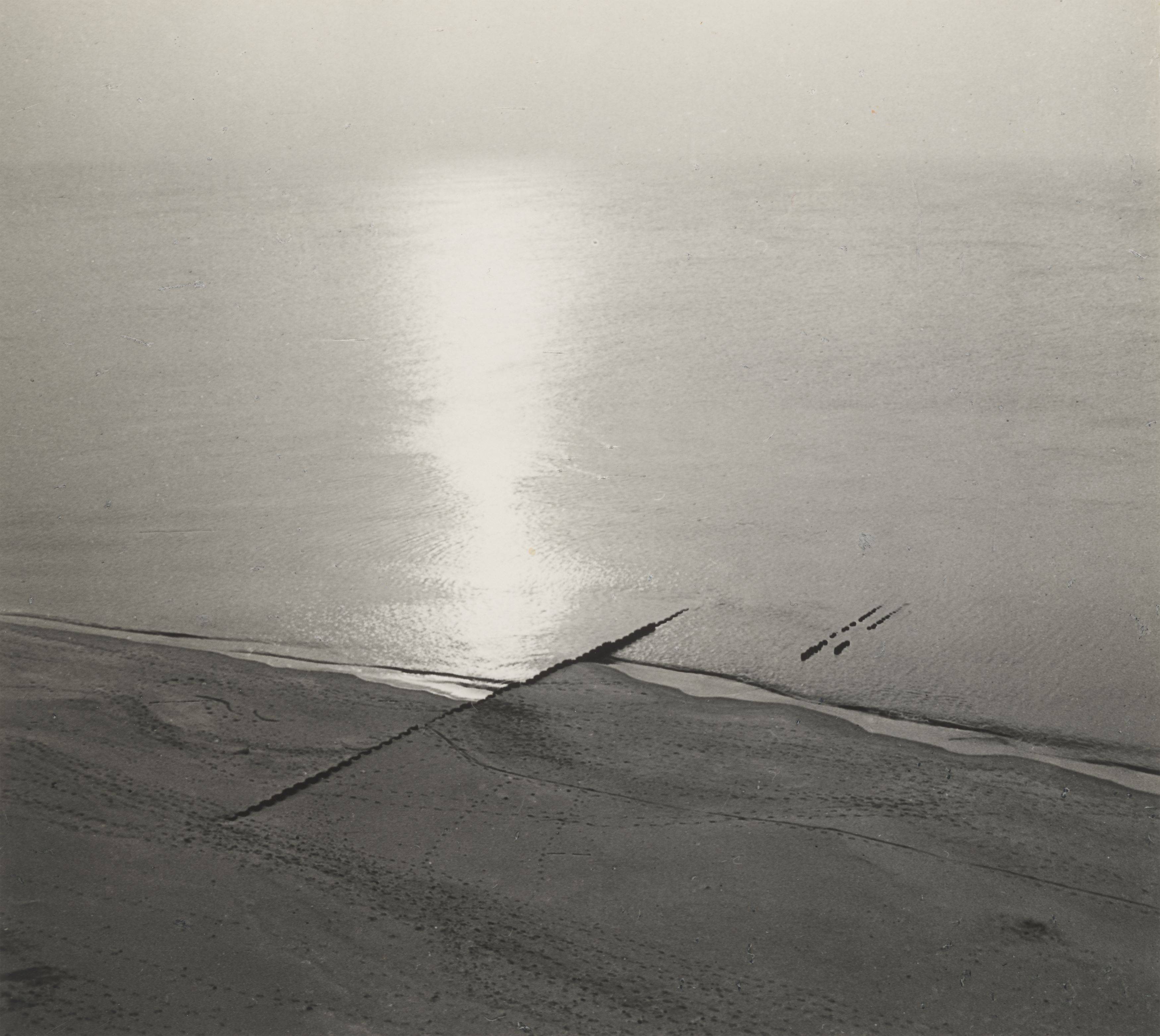 This picture shows the following artwork: Albert Renger-Patzsch. ”Sonnenuntergang am Roten Kliff, Sylt”. 1936.