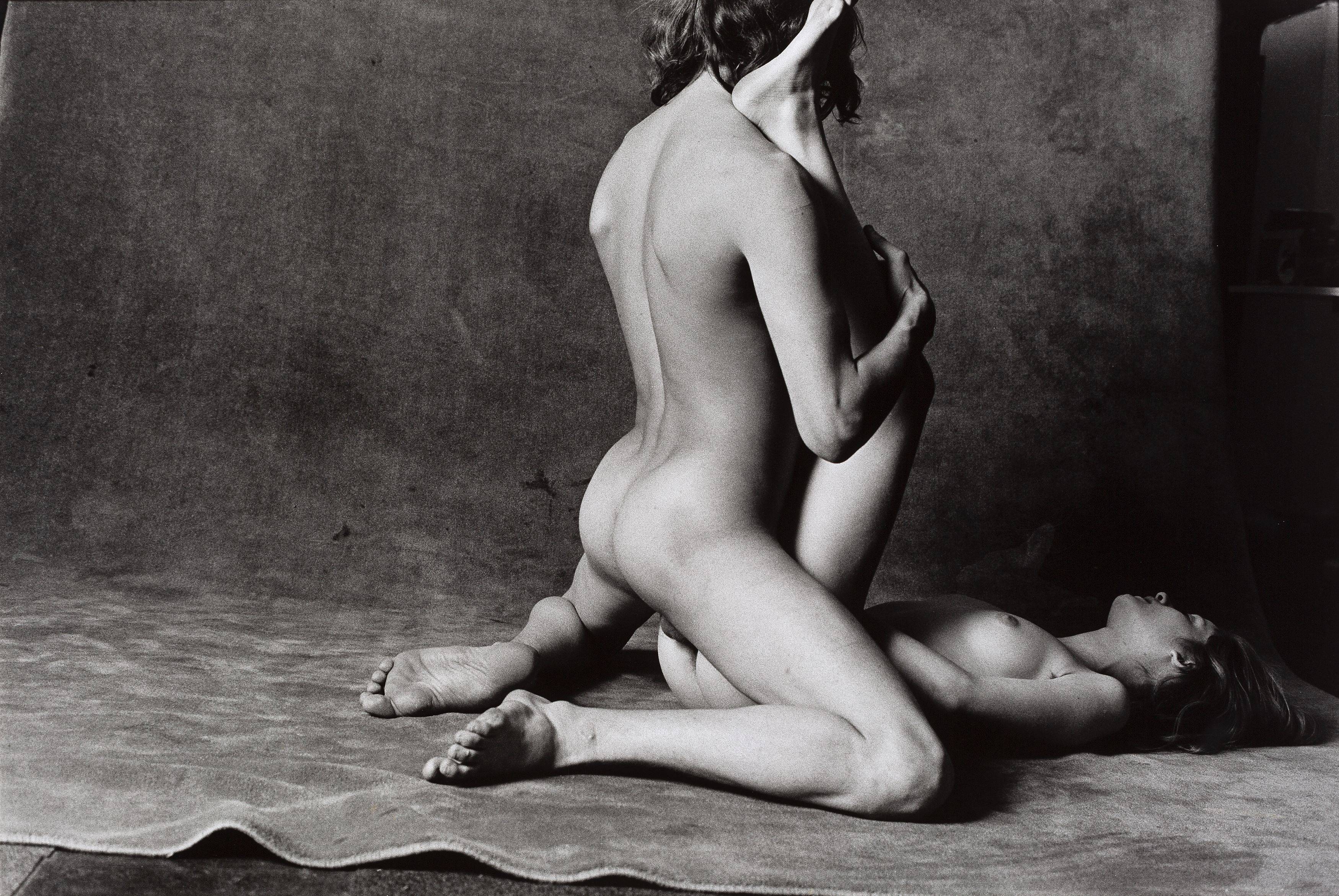 This picture shows the following artwork: Will McBride. ”Rocky und Julia, München”. 1970.