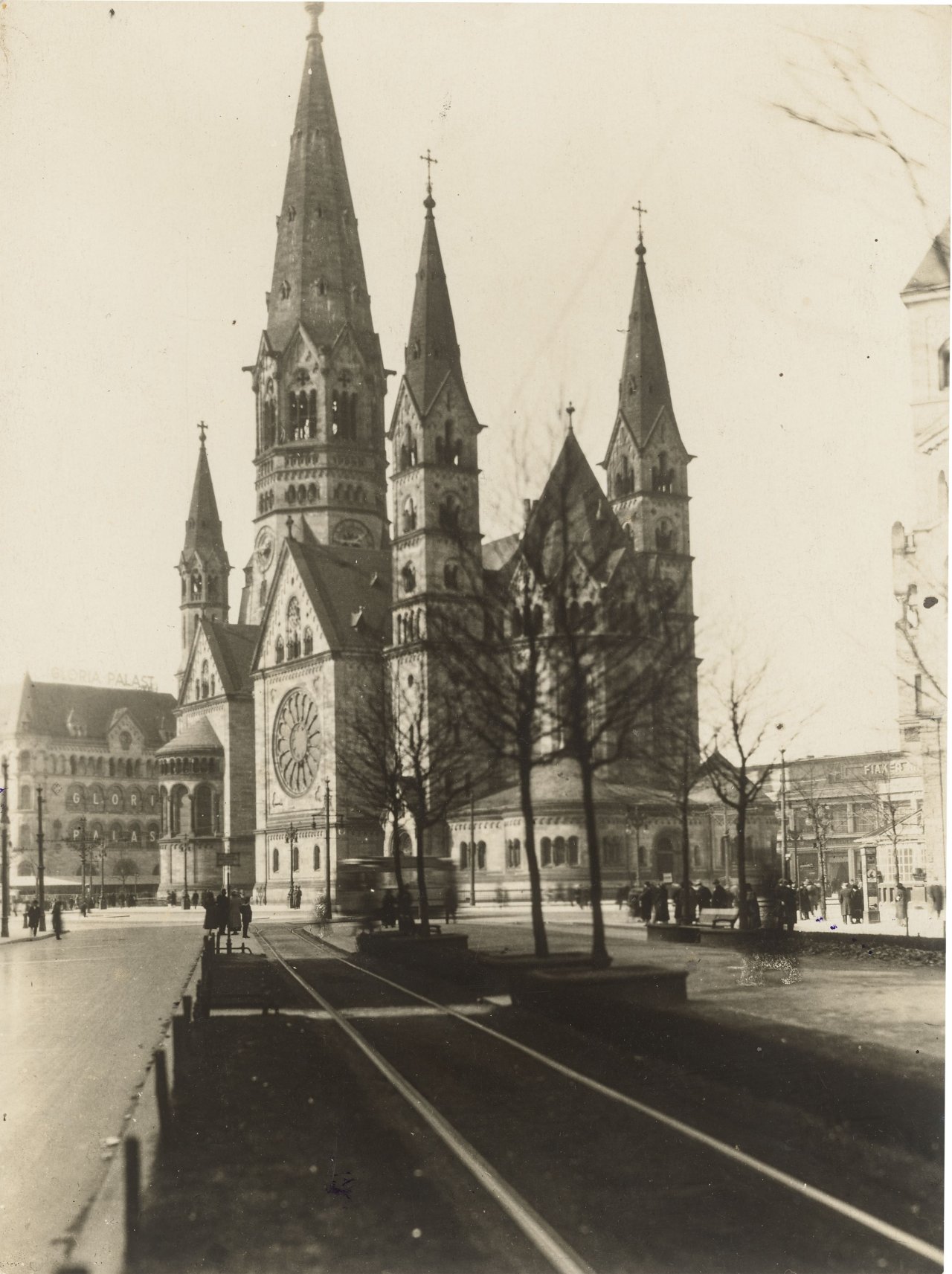 Auf diesem Bild ist das folgende Kunstwerk zu sehen: Sasha und Cami Stone. „Berlin Gedächtniskirche“ / „An der Jannowitzbrücke“. 1926/27.