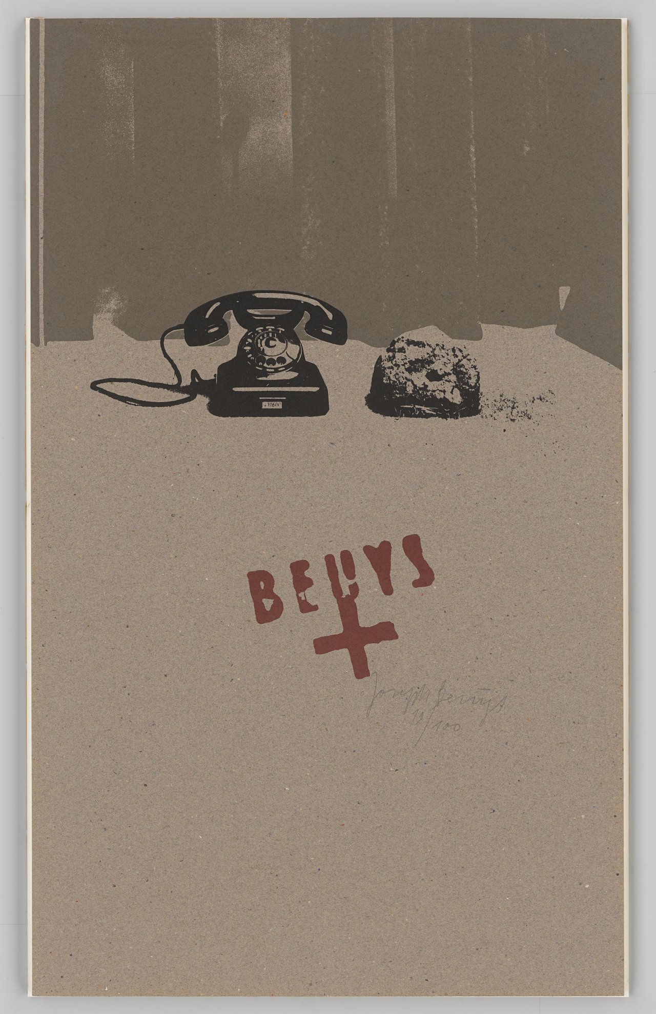 This picture shows the following artwork: Joseph Beuys. ”Erdtelephon”. 1978.