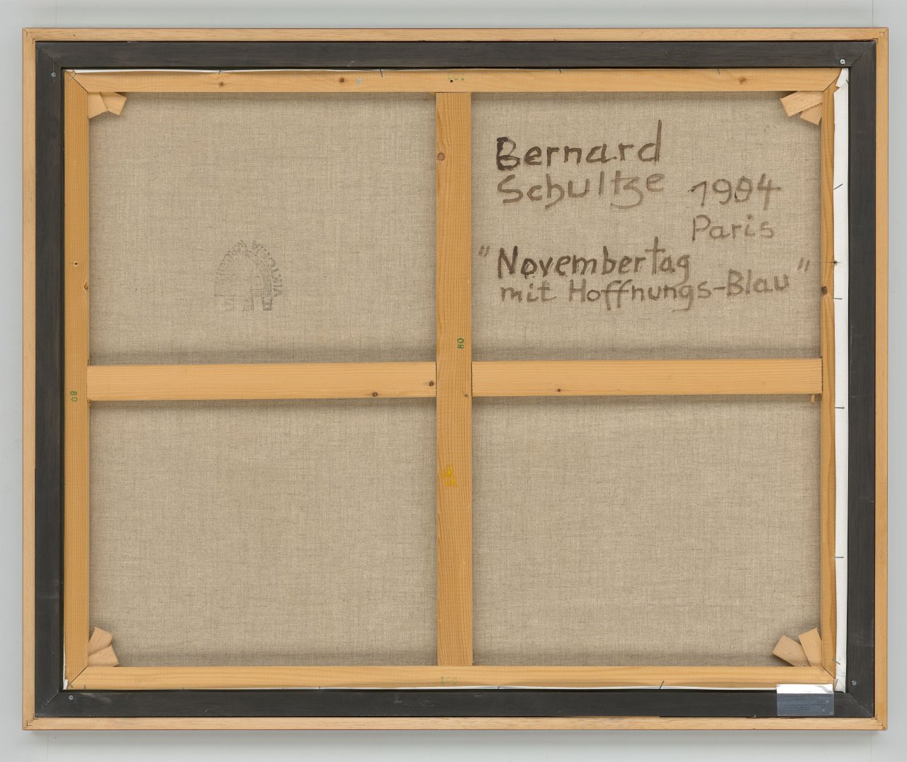 Auf diesem Bild ist das folgende Kunstwerk zu sehen: Bernard Schultze. „Novembertrag mit Hoffnungsblau“. 1994.