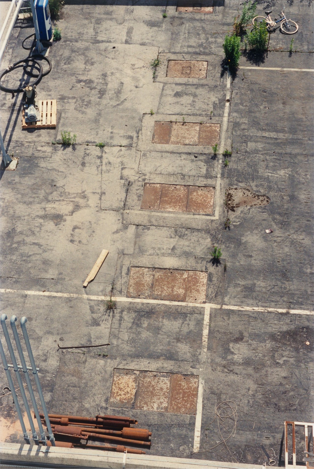 This picture shows the following artwork: Joachim Brohm. From the series ”Areal”, 1992–2002. 1993.