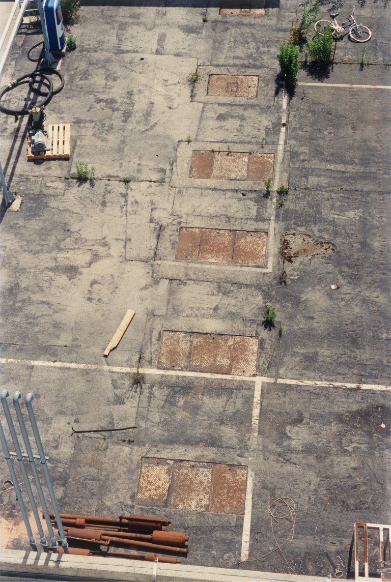 This picture shows the following artwork: Joachim Brohm. From the series ”Areal”, 1992–2002. 1993.