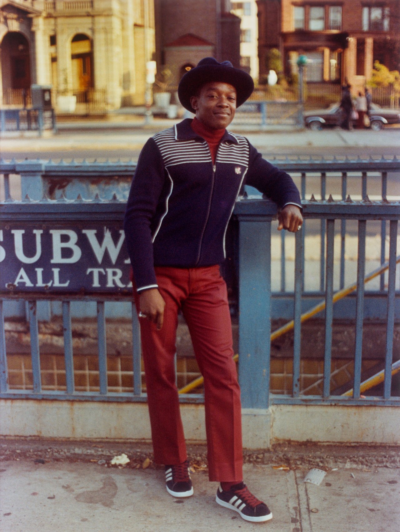 Auf diesem Bild ist das folgende Kunstwerk zu sehen: Jamel Shabazz. Dapper, NYC. 1980.