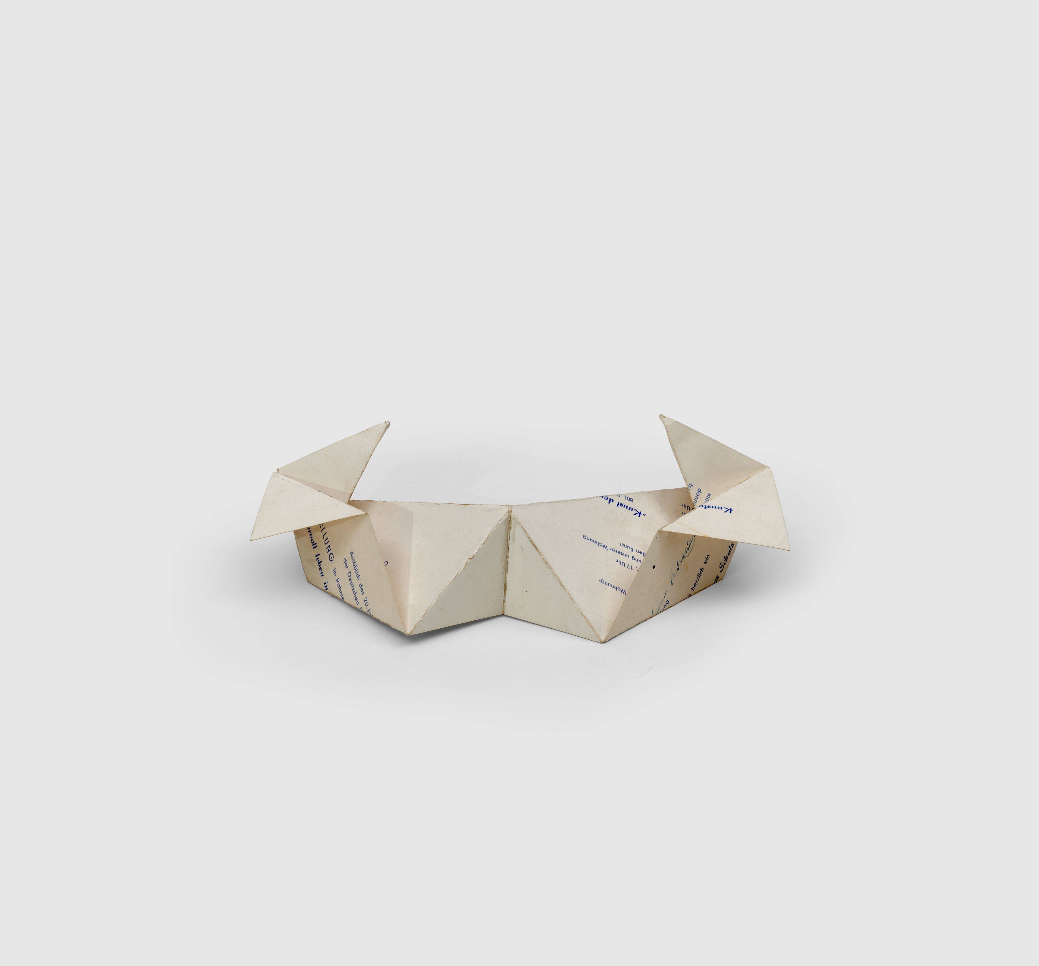 Auf diesem Bild ist das folgende Kunstwerk zu sehen: Hermann Glöckner. Zweiflügelige Faltung. 1969.