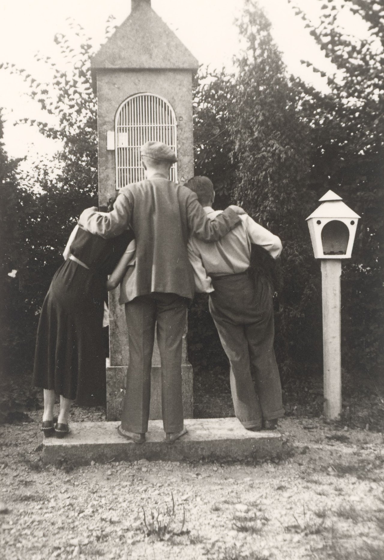 This picture shows the following artwork: René Magritte. La Fidélité des Images, 1928–1955.