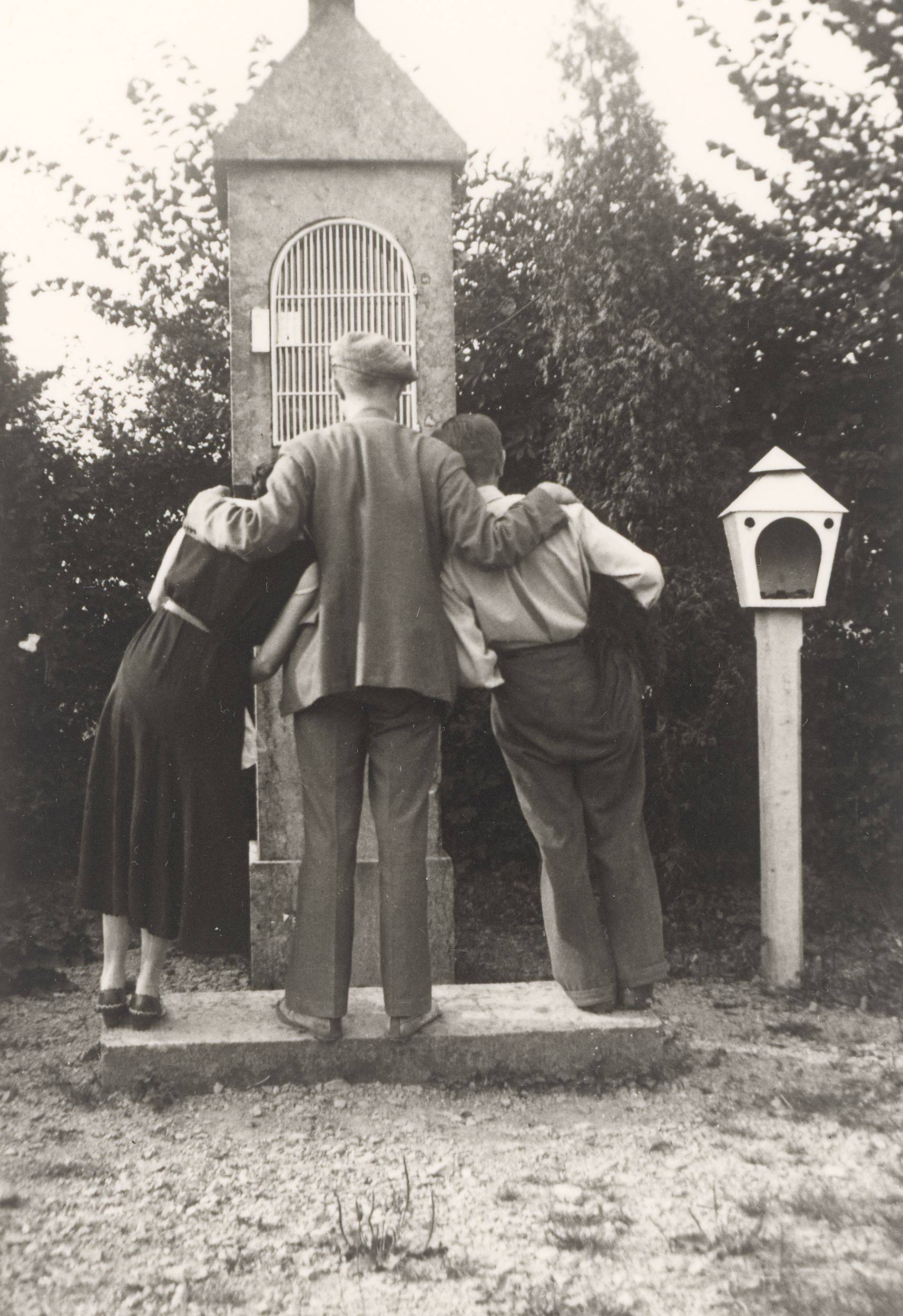 This picture shows the following artwork: René Magritte. La Fidélité des Images, 1928–1955.