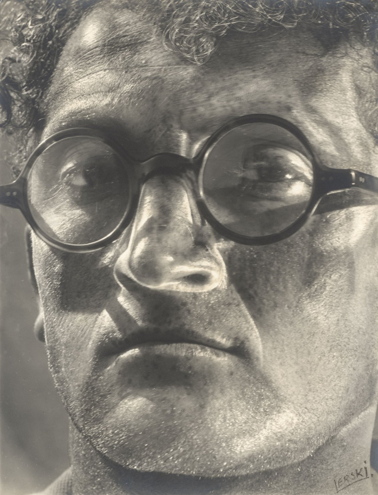 This picture shows the following artwork: Helmar Lerski (i.e. Schmuklerski, Israel). Metamorphosis through Light, Tel-Aviv. 1935–1936.
