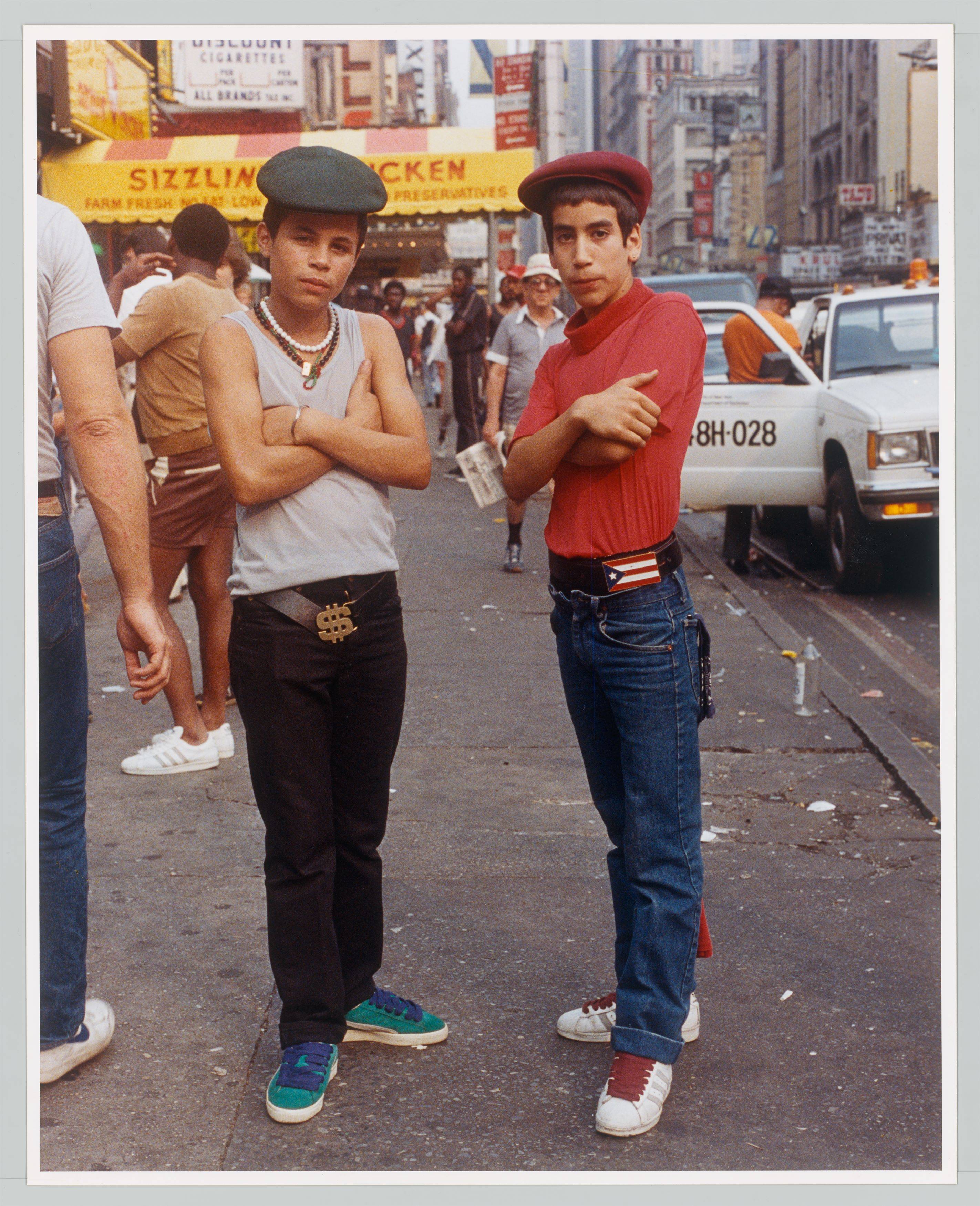 Auf diesem Bild ist das folgende Kunstwerk zu sehen: Jamel Shabazz. Double Trouble, Manhattan, NYC. 1981.