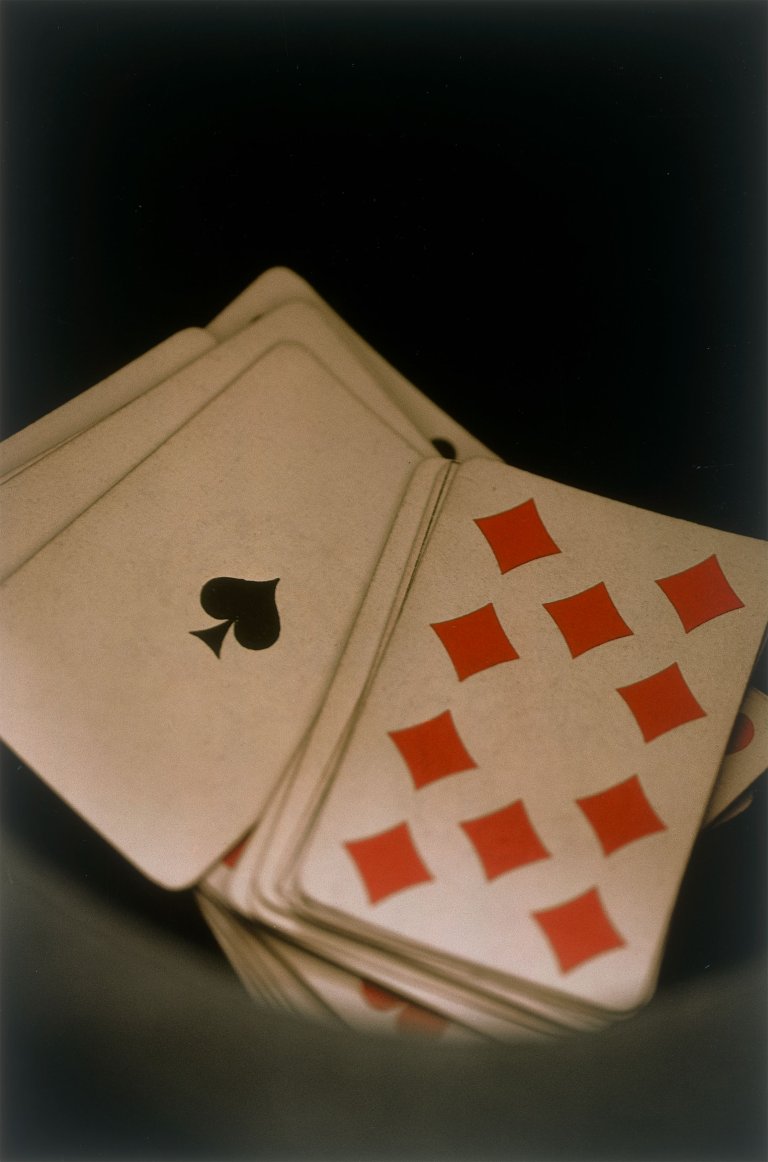 This picture shows the following artwork: Ralph Gibson. Aus der Serie ”L'Histoire de France”, 1971–2023. 1990.