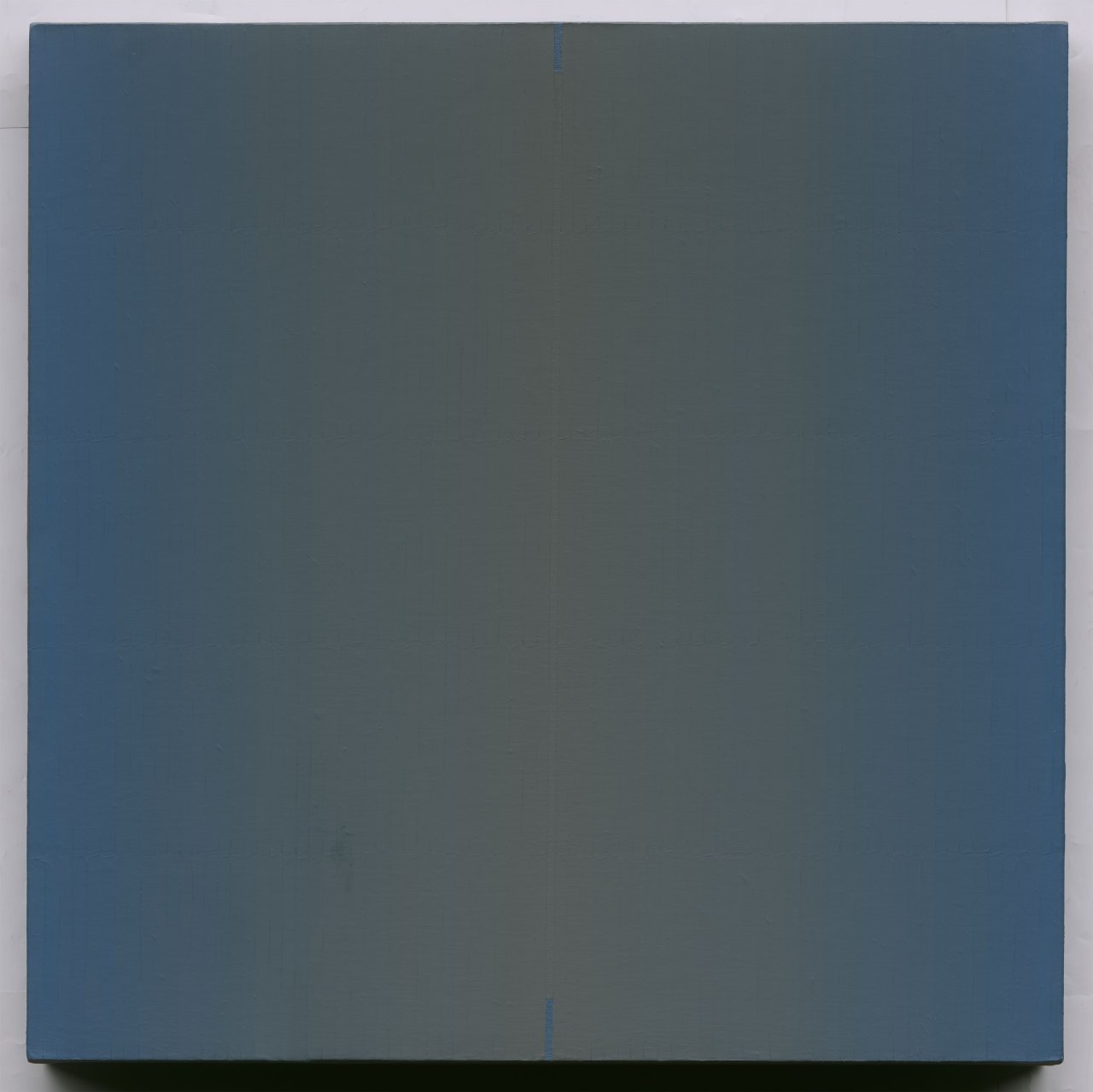 Auf diesem Bild ist das folgende Kunstwerk zu sehen: Johannes Geccelli. „MITTBLAU QUADRAT“ / „BLAURAND QUADRAT“. 1994.