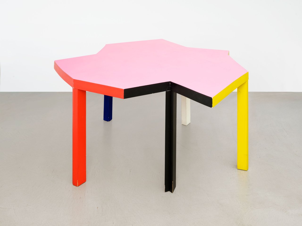This picture shows the following artwork: Imi Knoebel. Table. 1987.