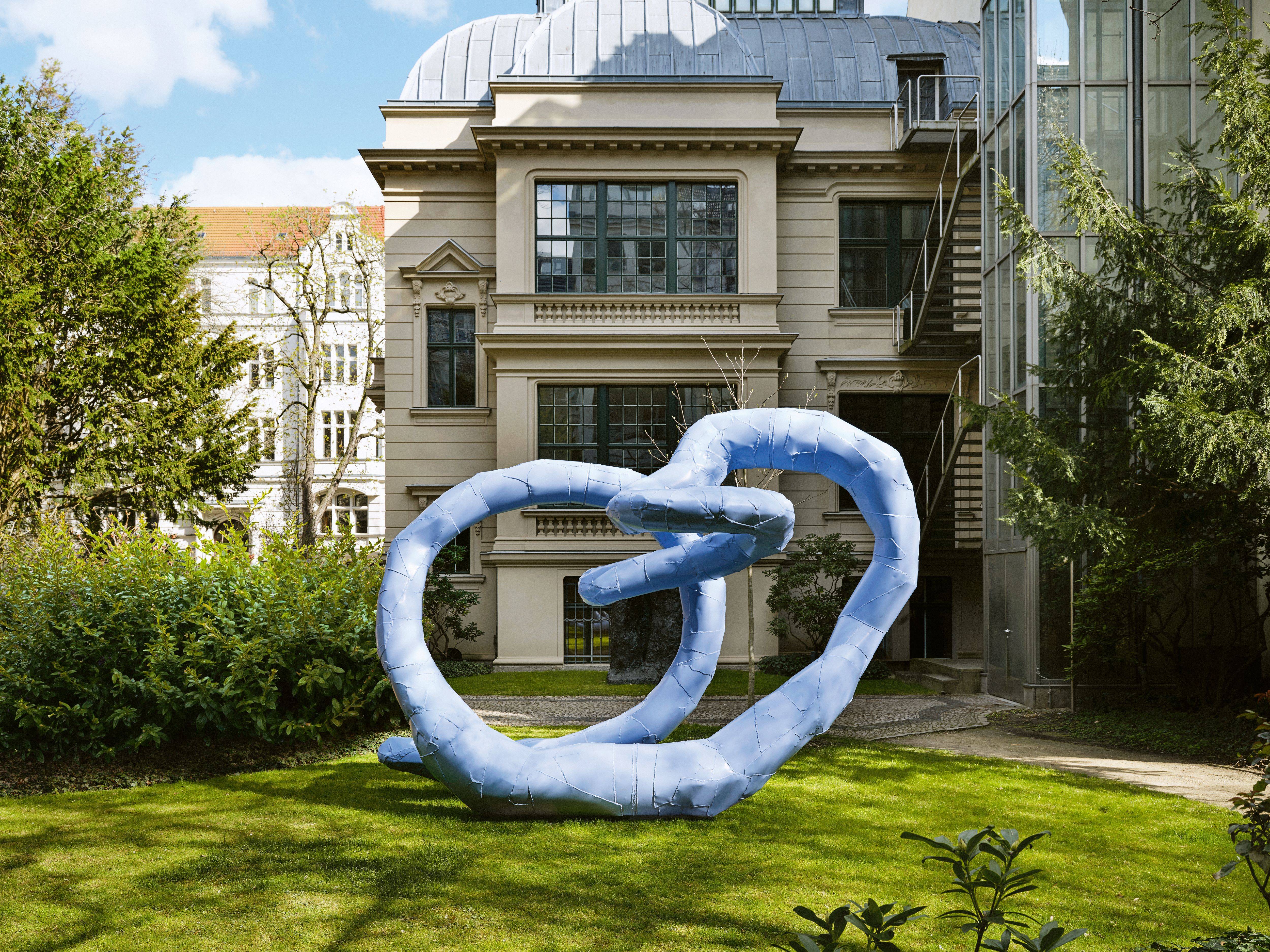 This picture shows the following artwork: Franz West. ”Flora”. 2006.