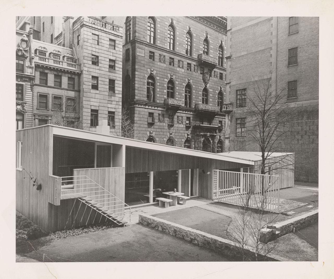 This picture shows the following artwork: Ezra Stoller. The House in the Museum Garden, Museum of Modern Art / Marcel Breuer (1949), New York, NY. 1949.