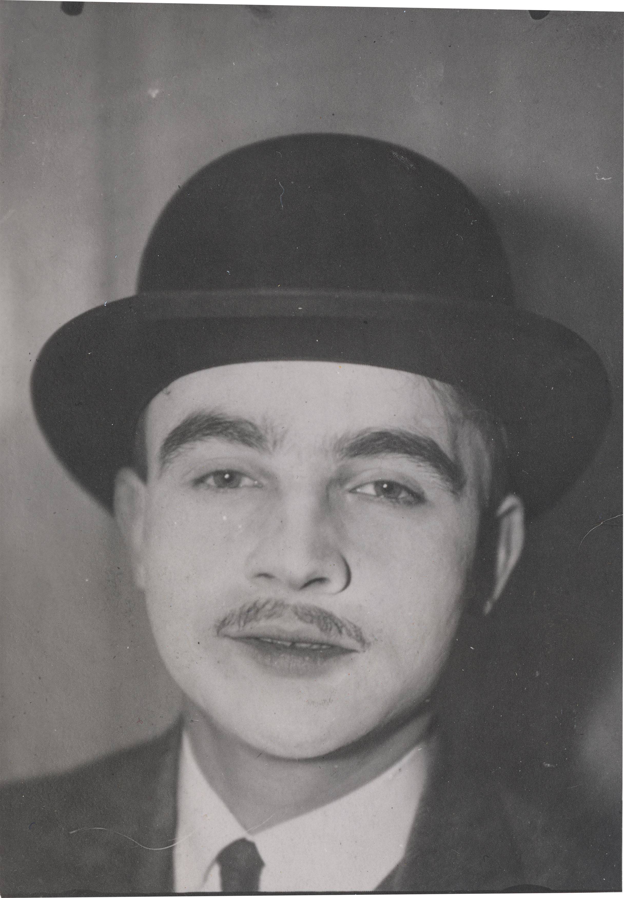 Auf diesem Bild ist das folgende Kunstwerk zu sehen:  Umbo (d.i. Otto Umbehr). Selbstporträt. 1926.