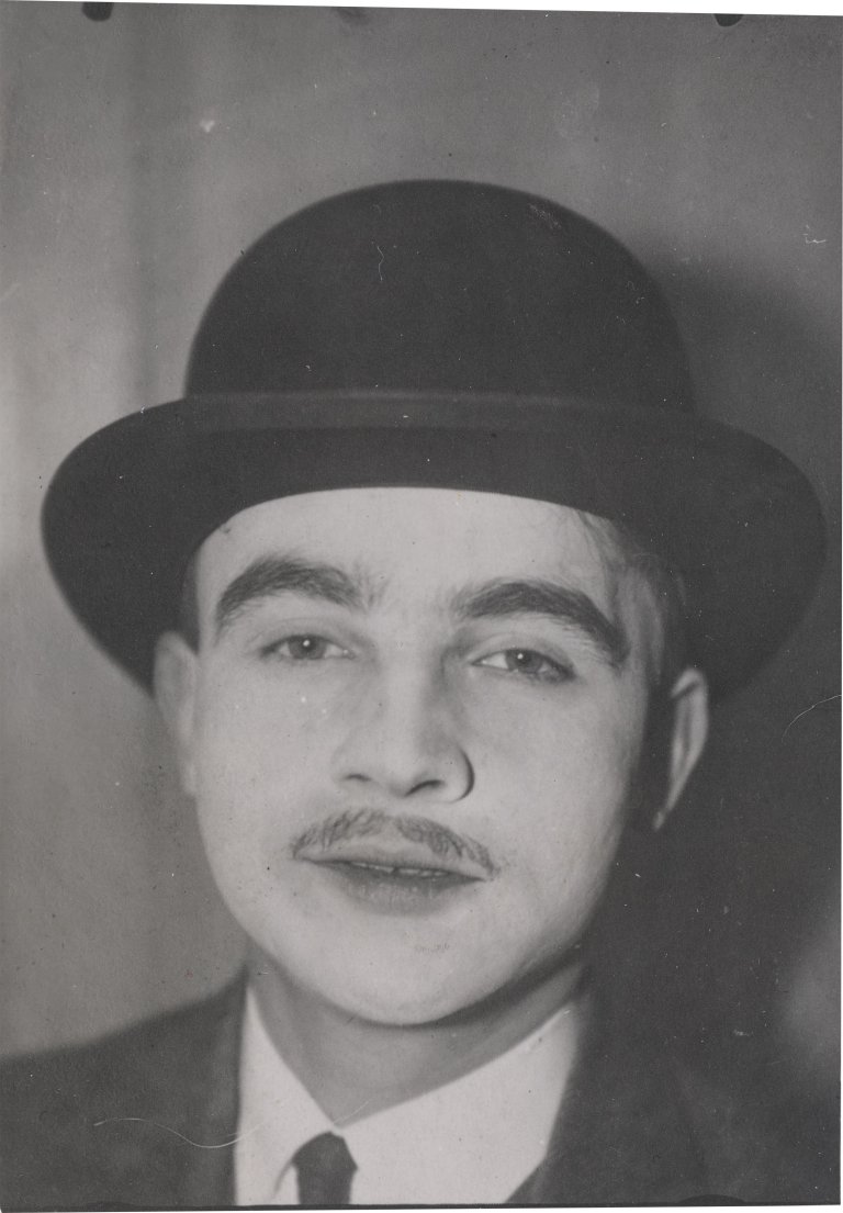 Auf diesem Bild ist das folgende Kunstwerk zu sehen:  Umbo (d.i. Otto Umbehr). Selbstporträt. 1926.