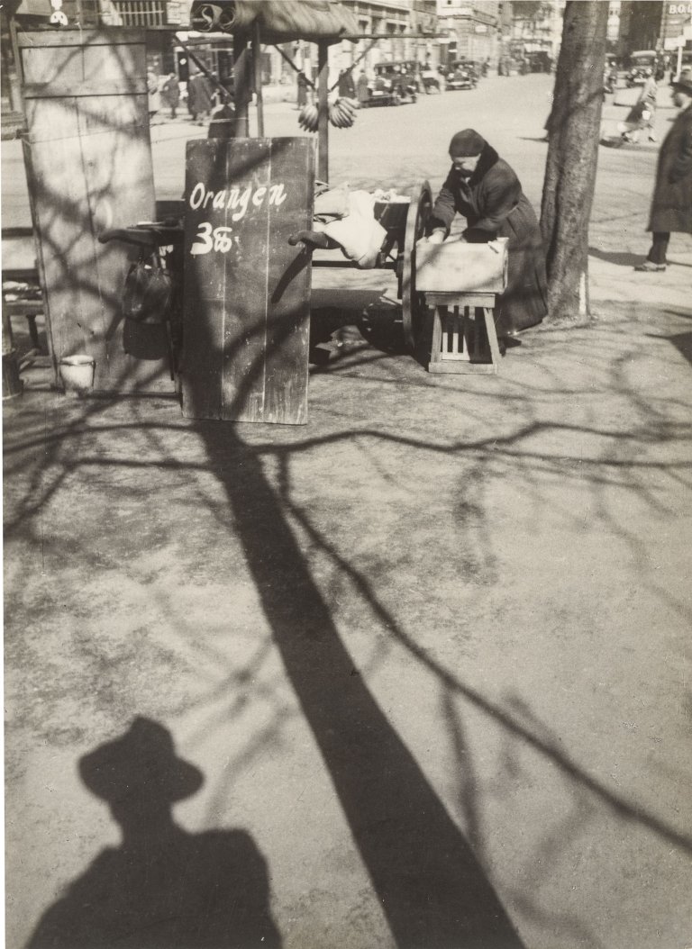 Auf diesem Bild ist das folgende Kunstwerk zu sehen: Dr. Paul Wolff. Frankfurt am Main im März. 1931.