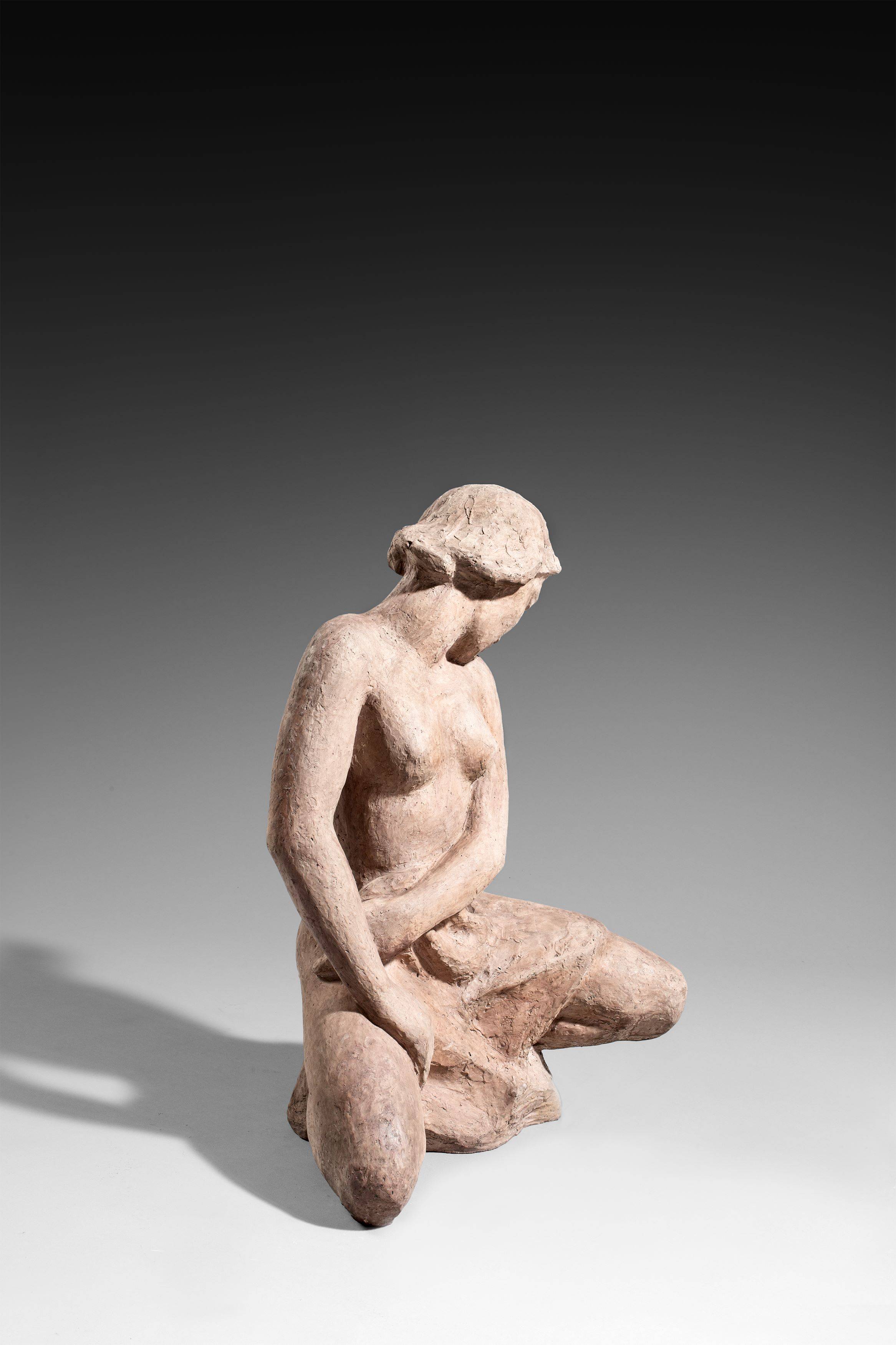 Auf diesem Bild ist das folgende Kunstwerk zu sehen: Georg Kolbe. „Kniende mit Gewand“. 1914.