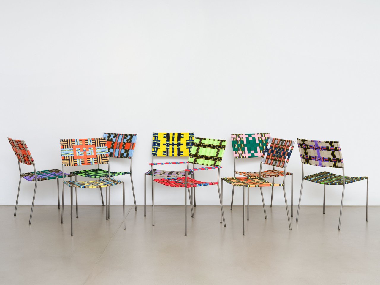 Auf diesem Bild ist das folgende Kunstwerk zu sehen: Franz West. Onkel-Stuhl. 2008.