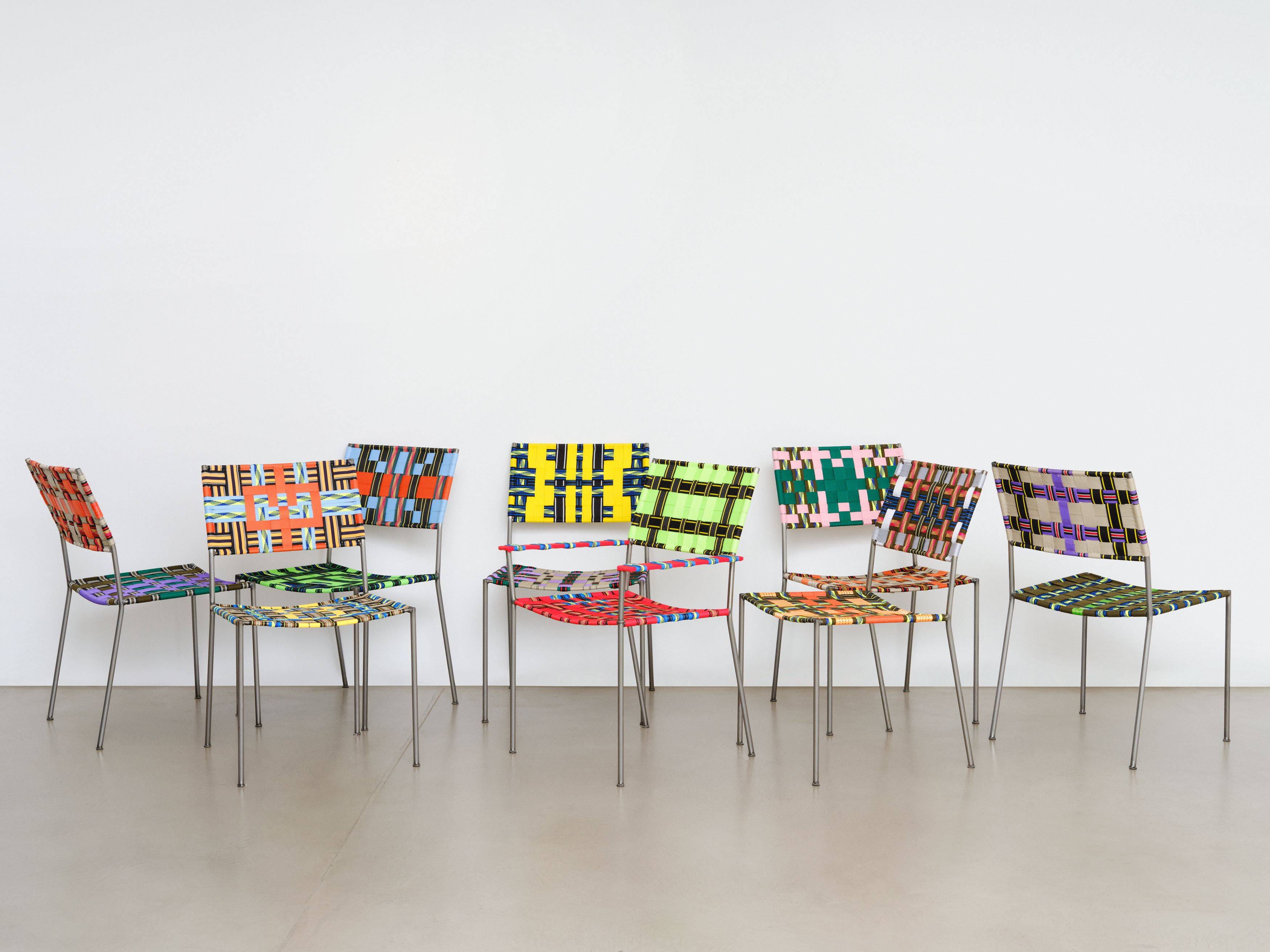 Auf diesem Bild ist das folgende Kunstwerk zu sehen: Franz West. Onkel-Stuhl. 2008.